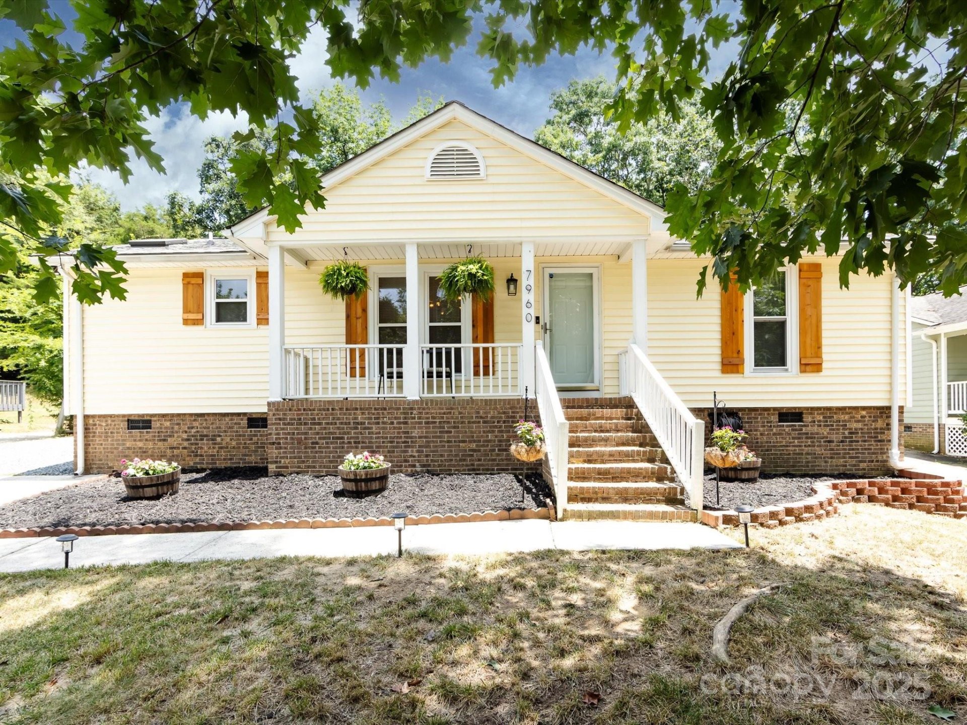 Mill Valley, Charlotte Community