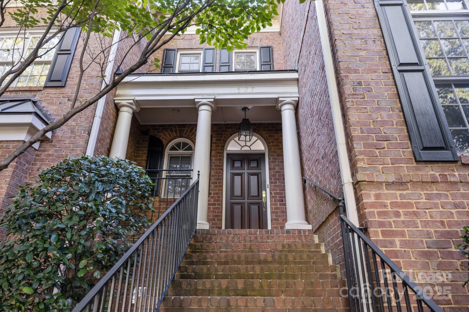 527 Queens Road