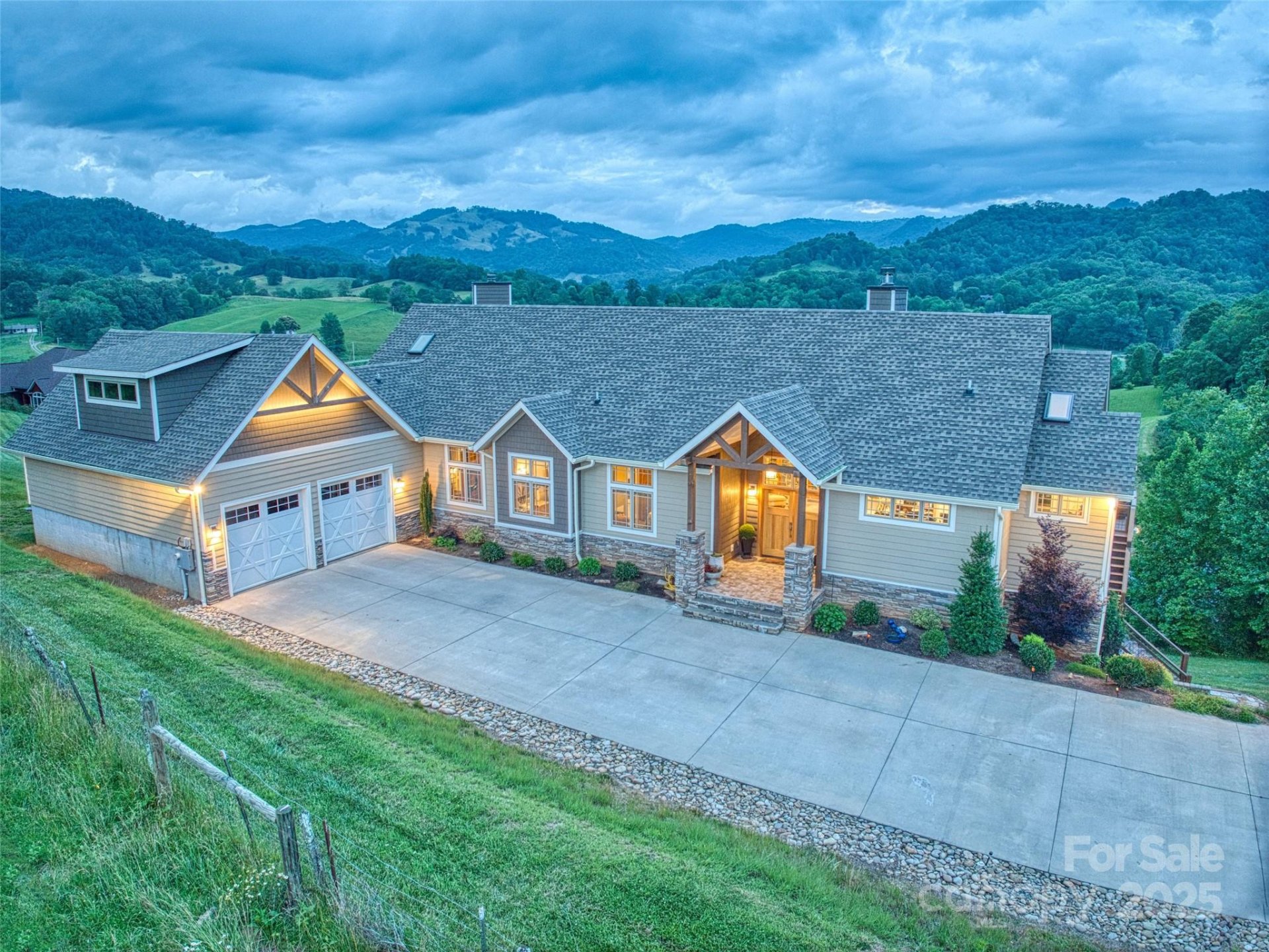 Winfield Estates, Clyde Community