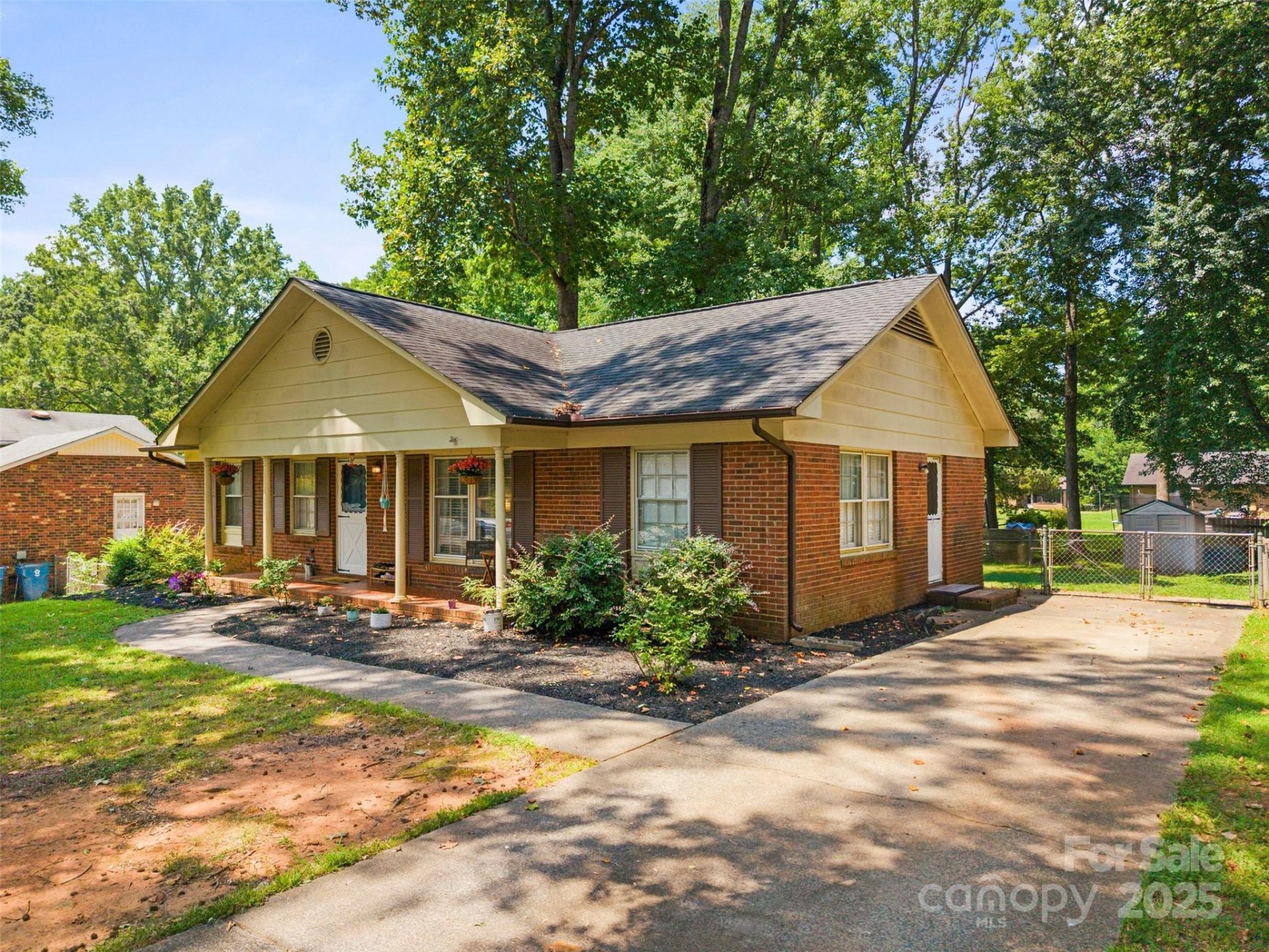 Cabarrus Woods, Charlotte Community