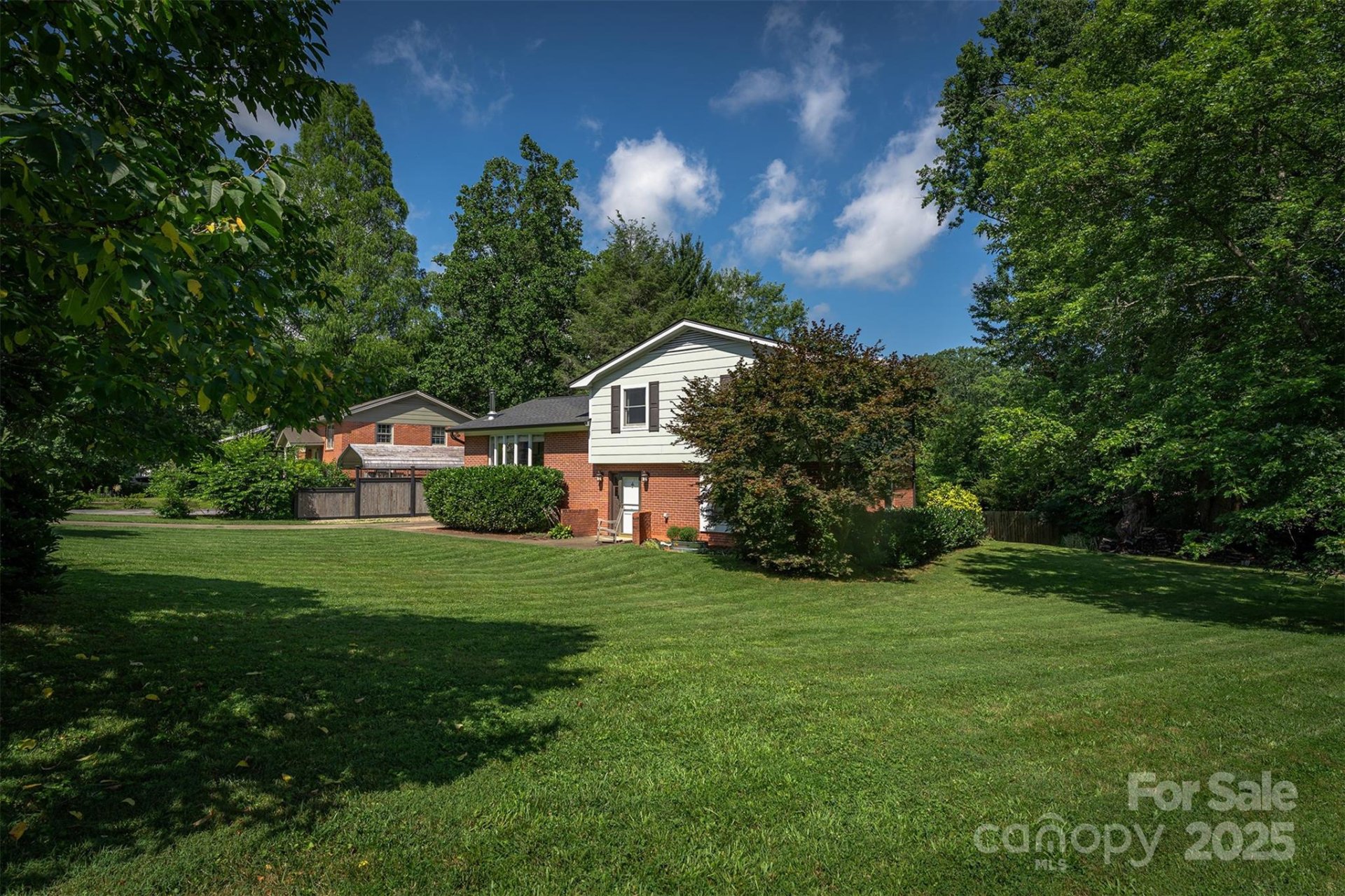 Property image 2 at 300 Donnybrook Drive, Asheville, NC 28806