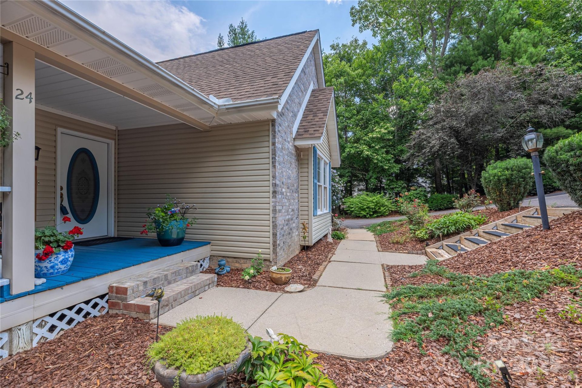 Property image 4 at 24 Moriah Lane, Asheville, NC 28803