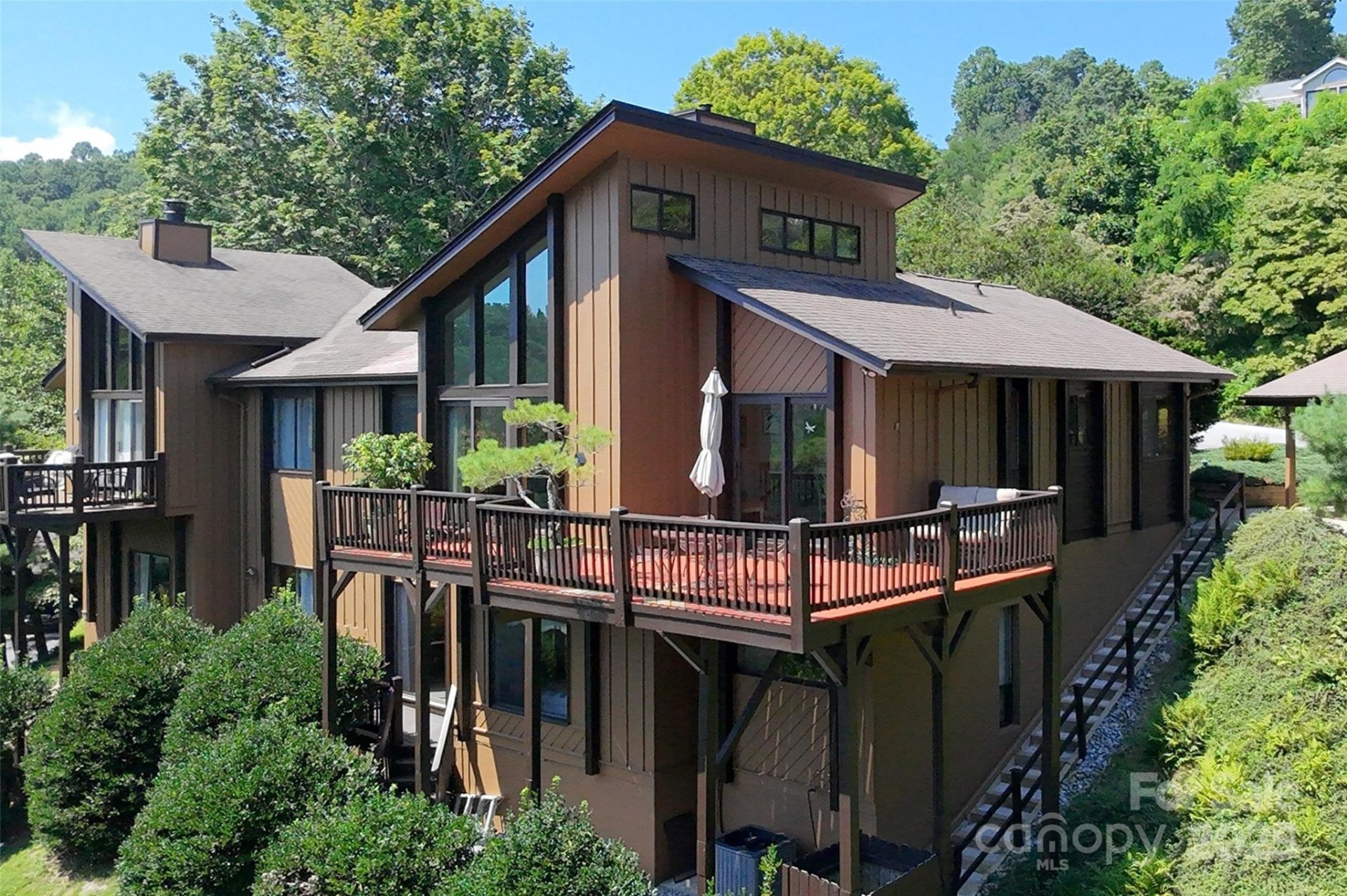 Property image 1 at 141 Country Ridge Road, Hendersonville, NC 28739