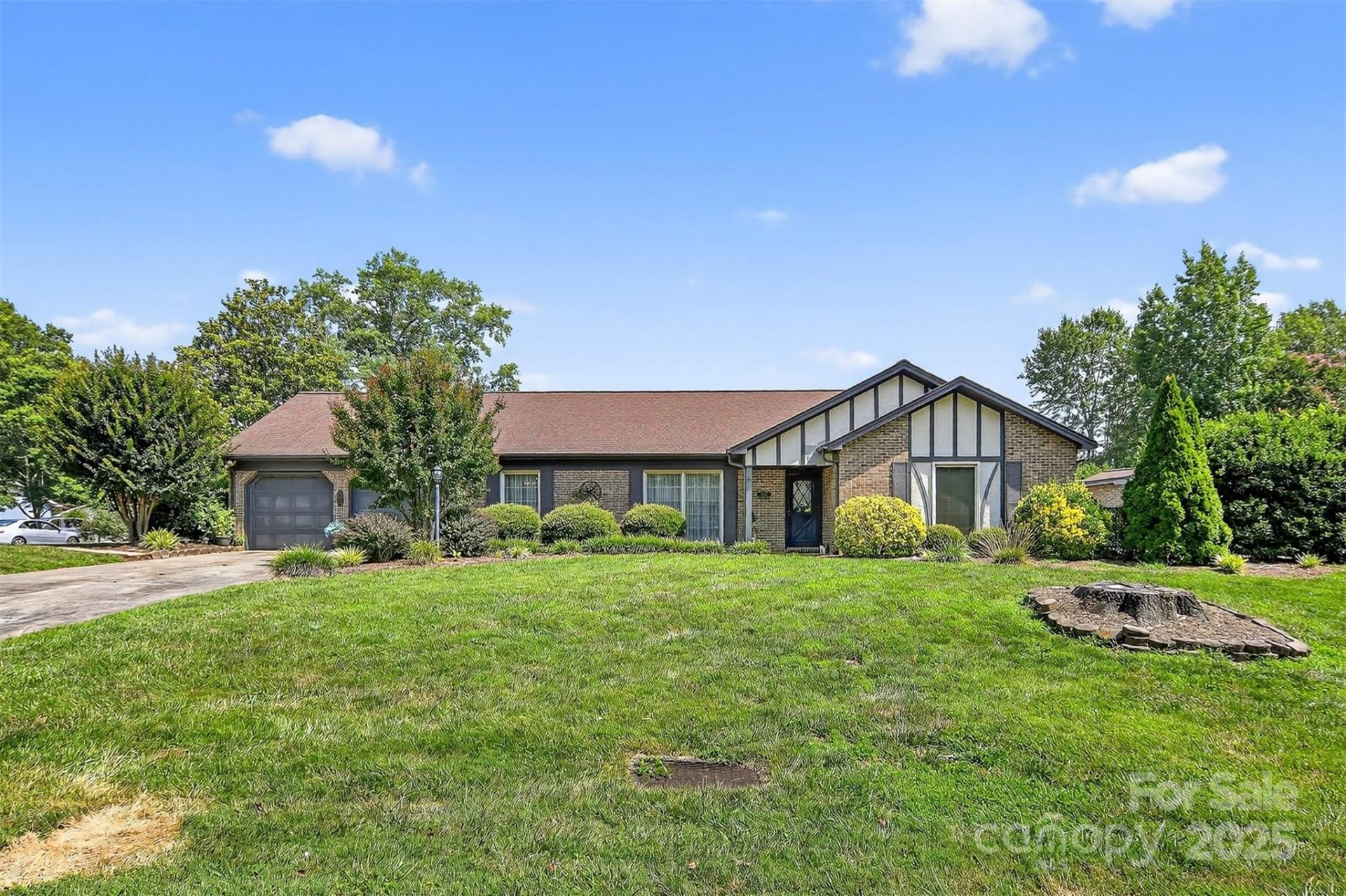 Property image 2 at 1015 37th Avenue, Hickory, NC 28601