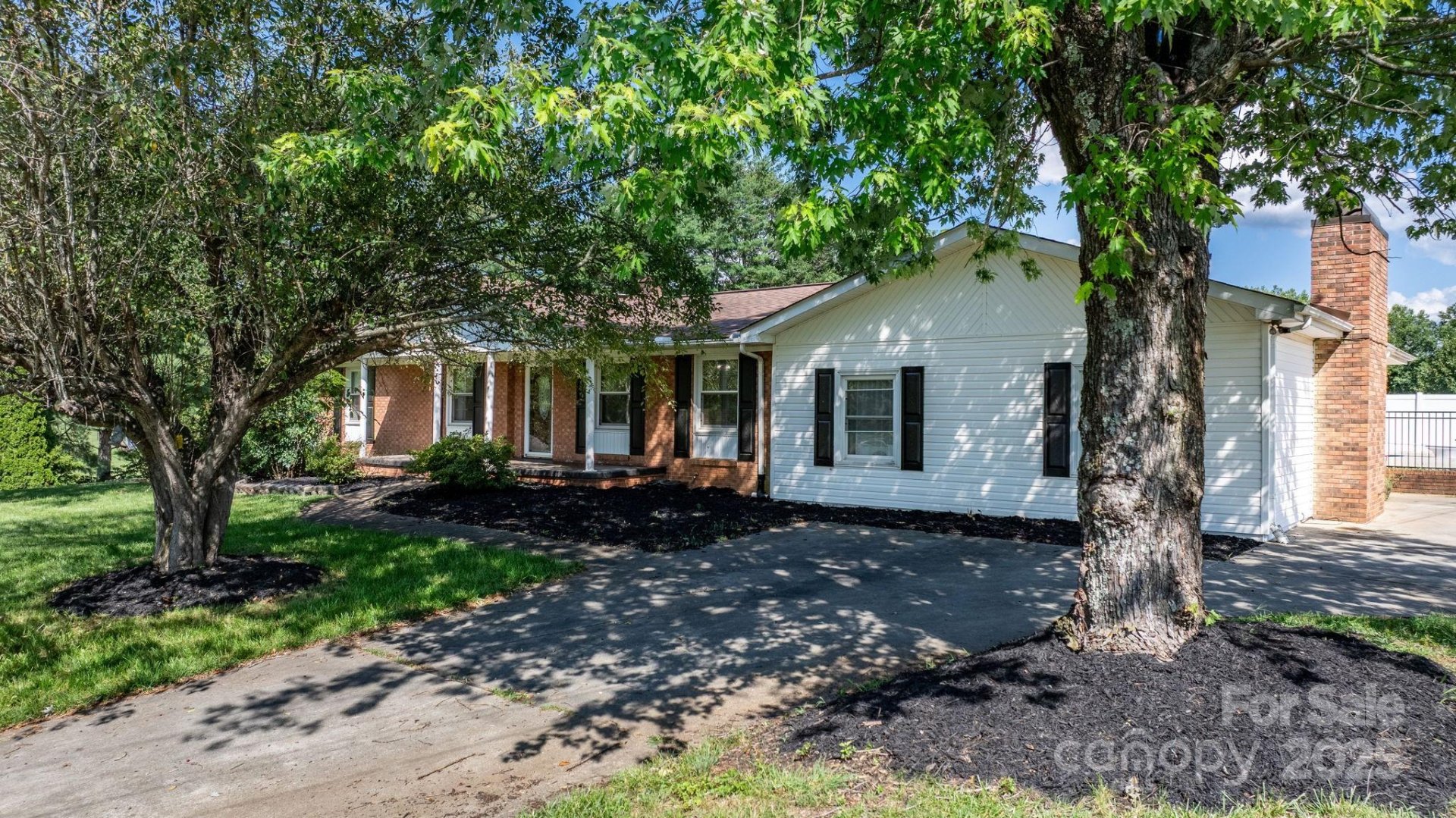 2596 Sweetbriar Circle