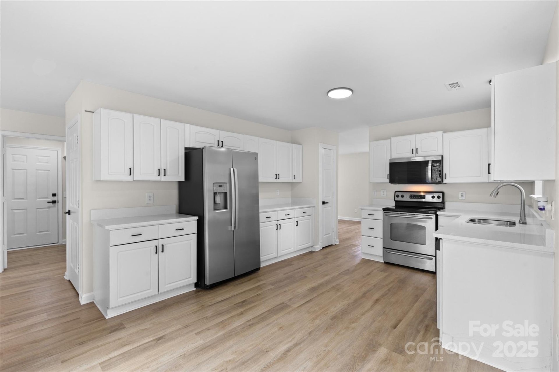 Property image 3 at 6907 Spandril Lane, Charlotte, NC 28215