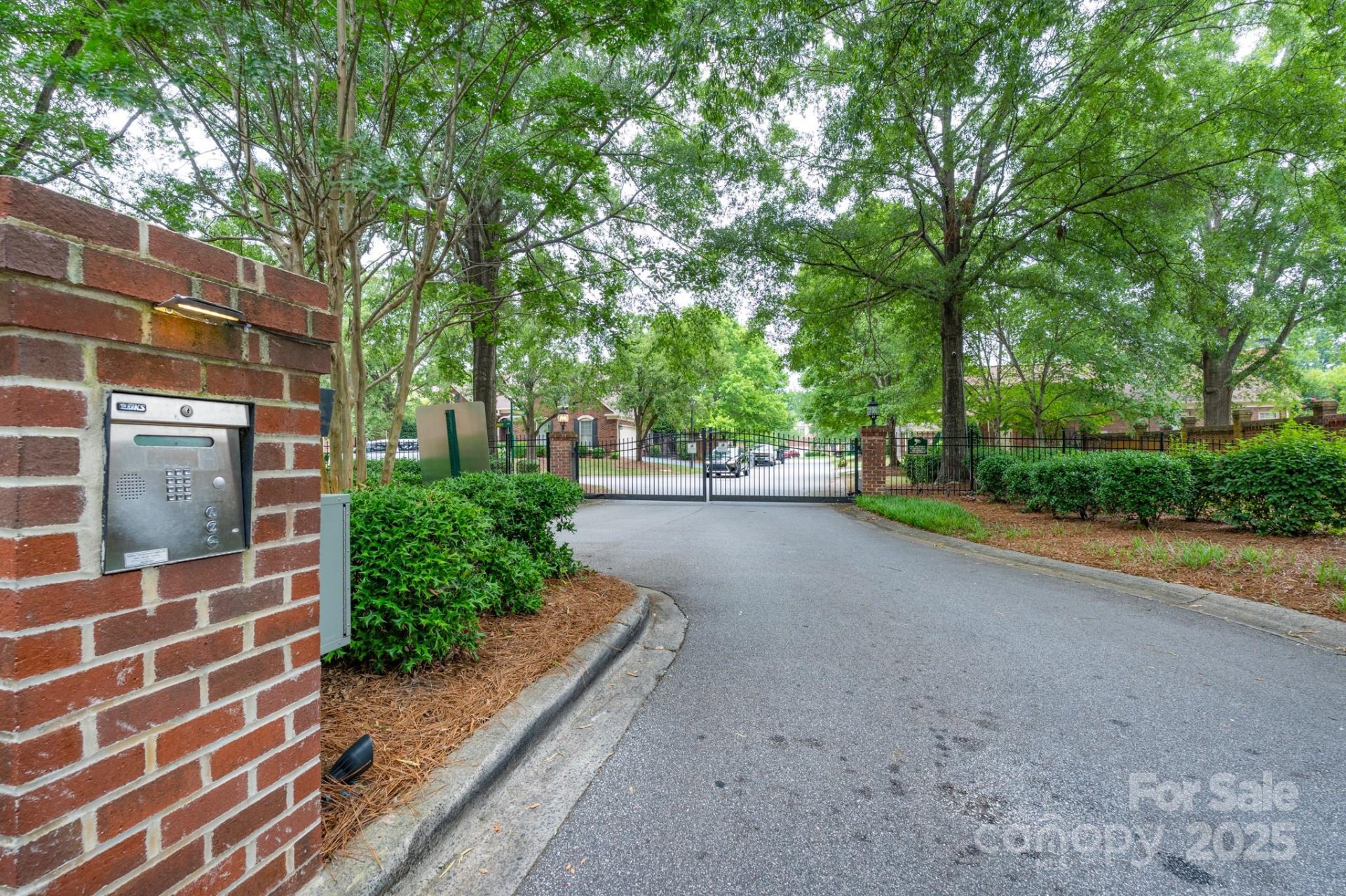 Property image 3 at 10511 Pullengreen Drive, Charlotte, NC 28277
