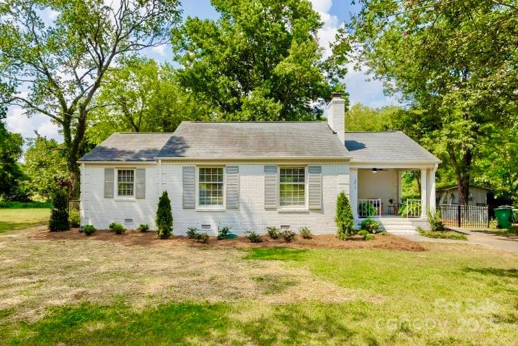 Property image 1 at 5815 Wedgewood Drive, Charlotte, NC 28210