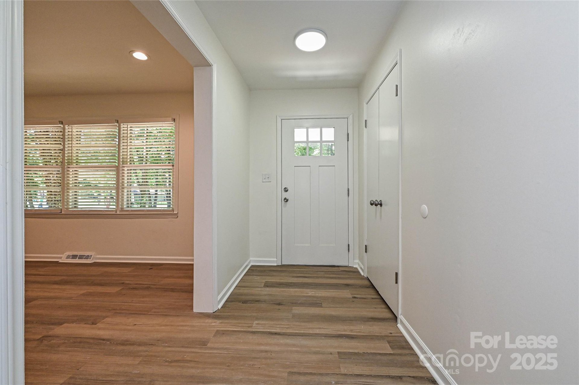 Property image 3 at 5121 Farm Pond Lane, Charlotte, NC 28212