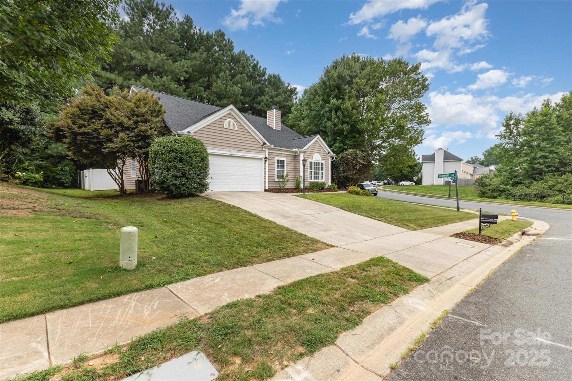 Property image 3 at 6533 Falls Lake Drive, Charlotte, NC 28270