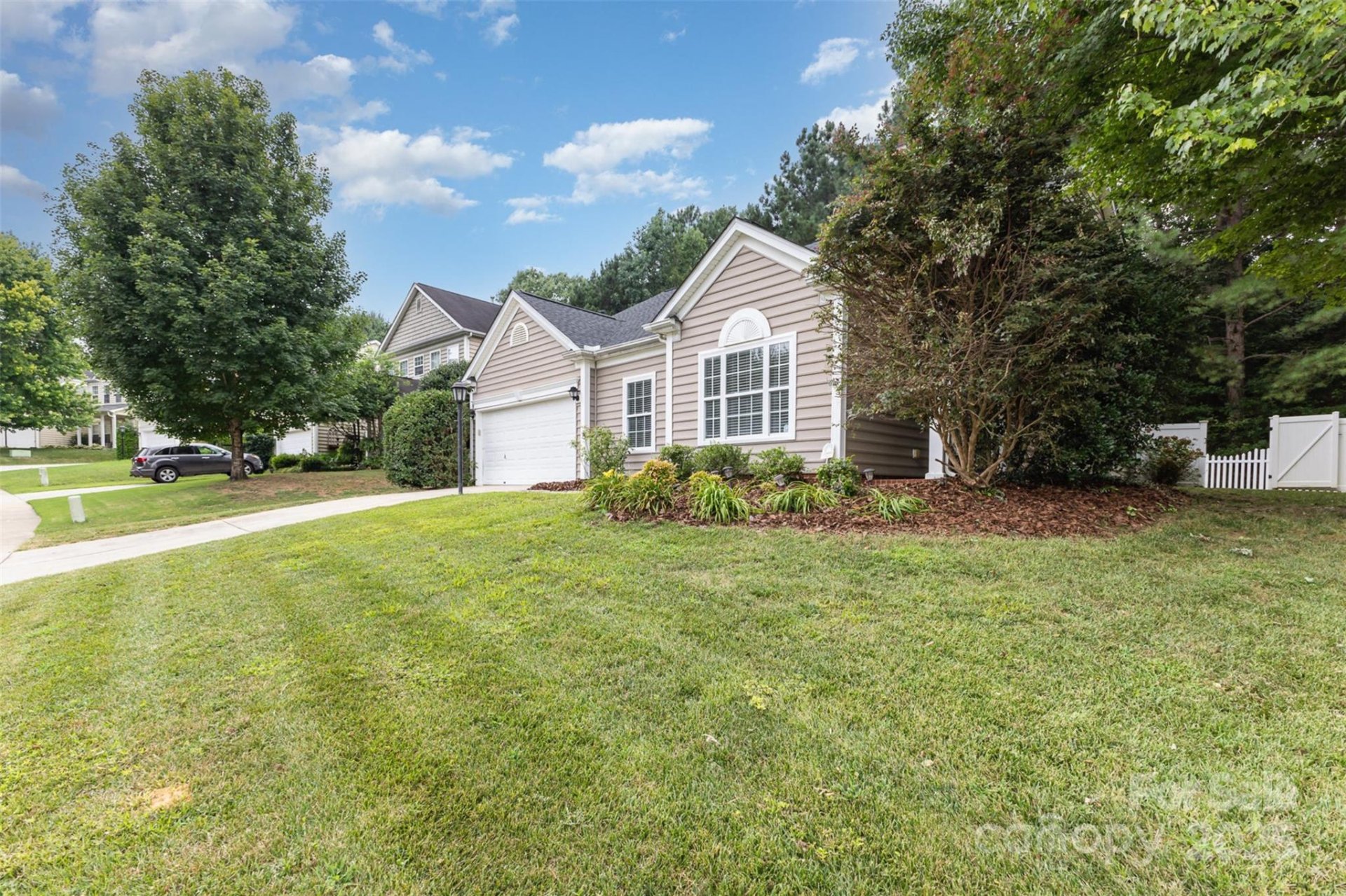 Property image 4 at 6533 Falls Lake Drive, Charlotte, NC 28270