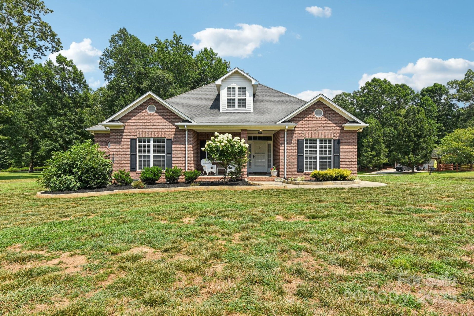 Maple Bluff, Concord Community