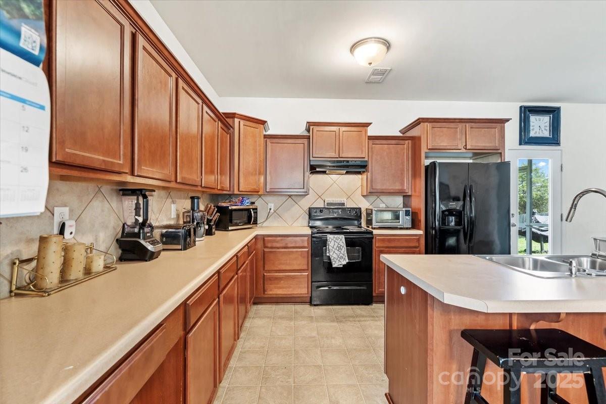 Property image 3 at 123 Kingsgate Court, Statesville, NC 28625