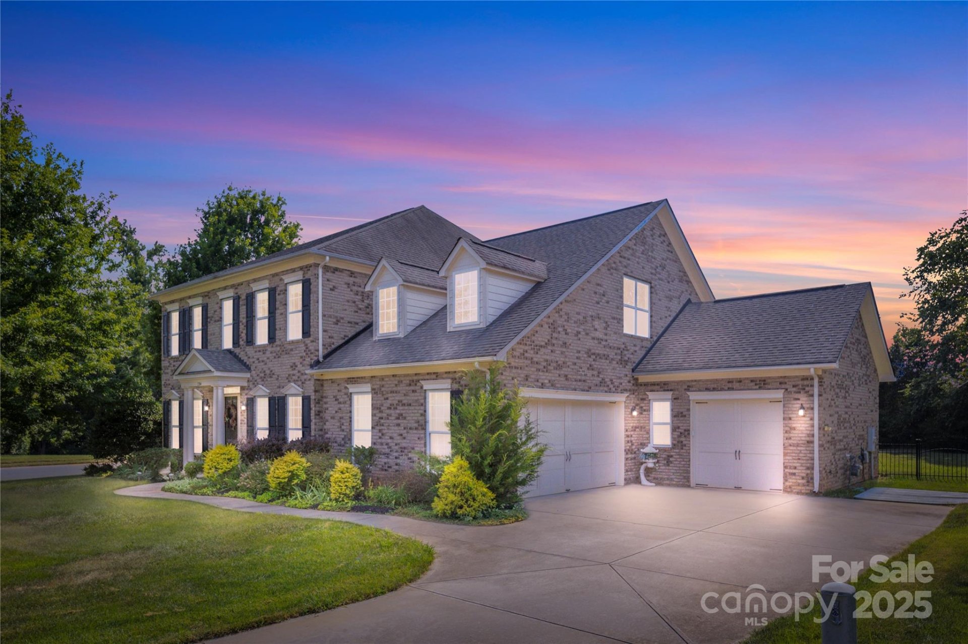 Winding Creek, Monroe Community