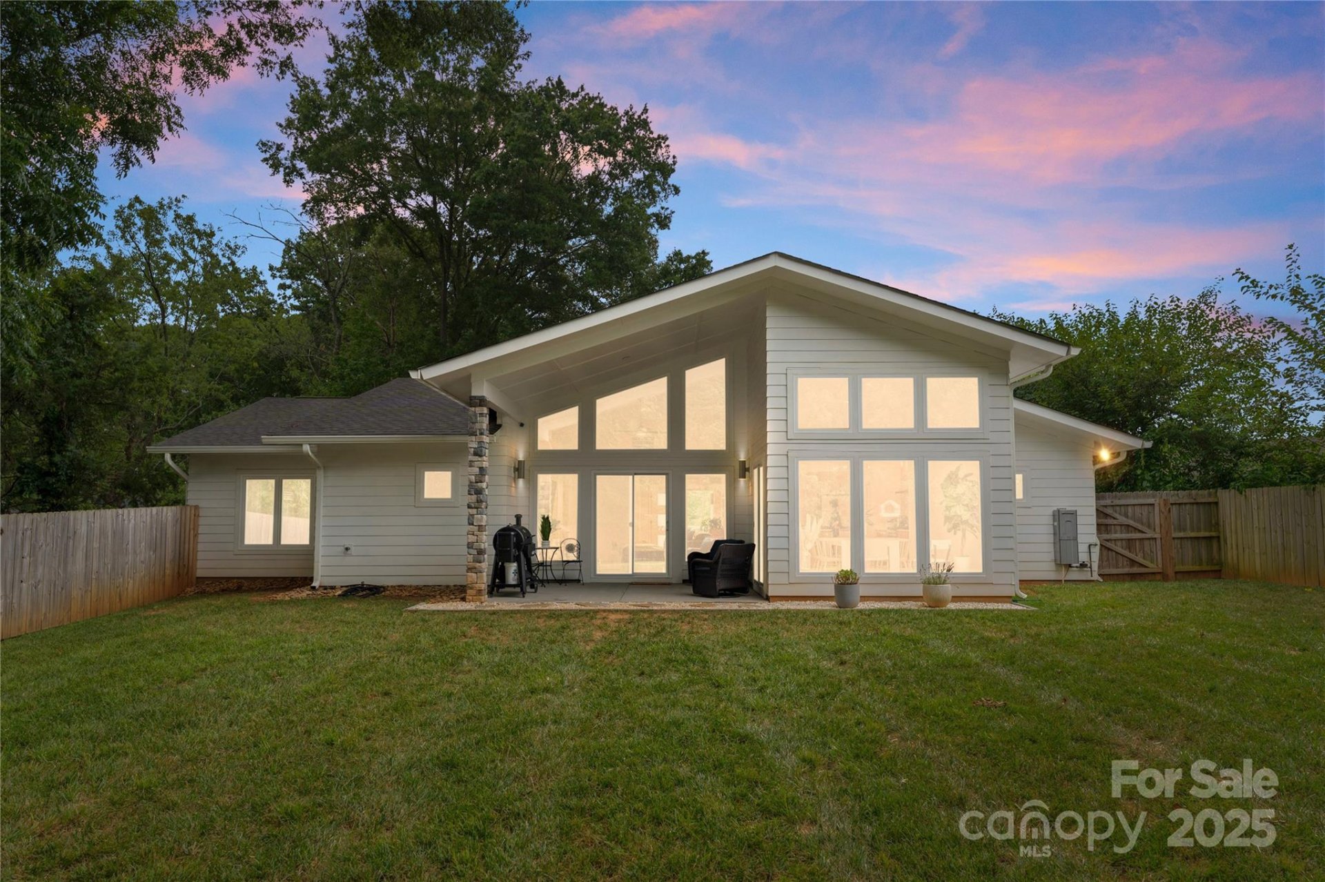 Property at 3931 Belshire Lane, Charlotte, NC 28205