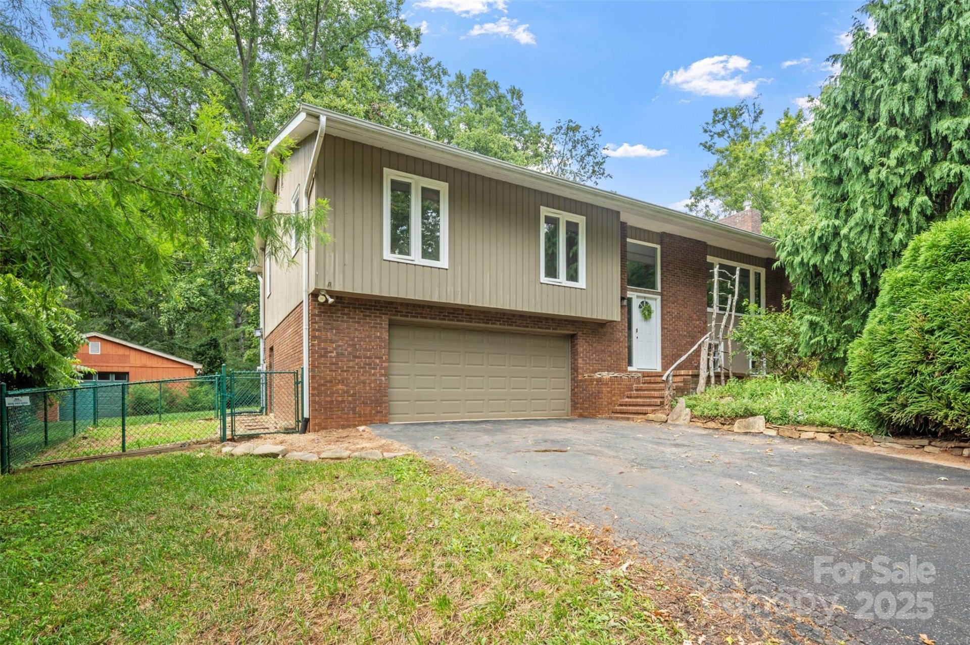 15 Beaverdam Court