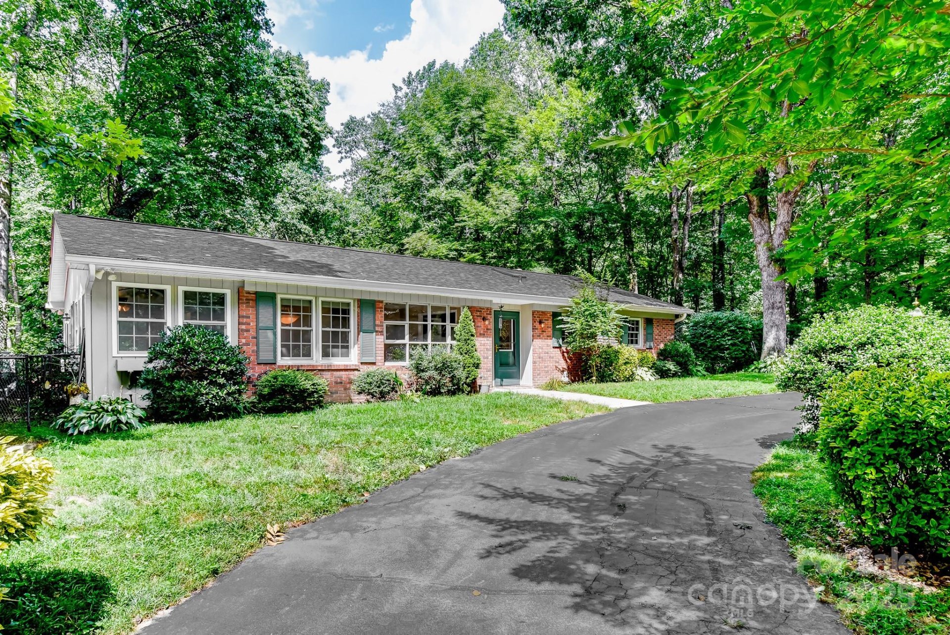 Property image 1 at 171 Surry Lane, Hendersonville, NC 28791