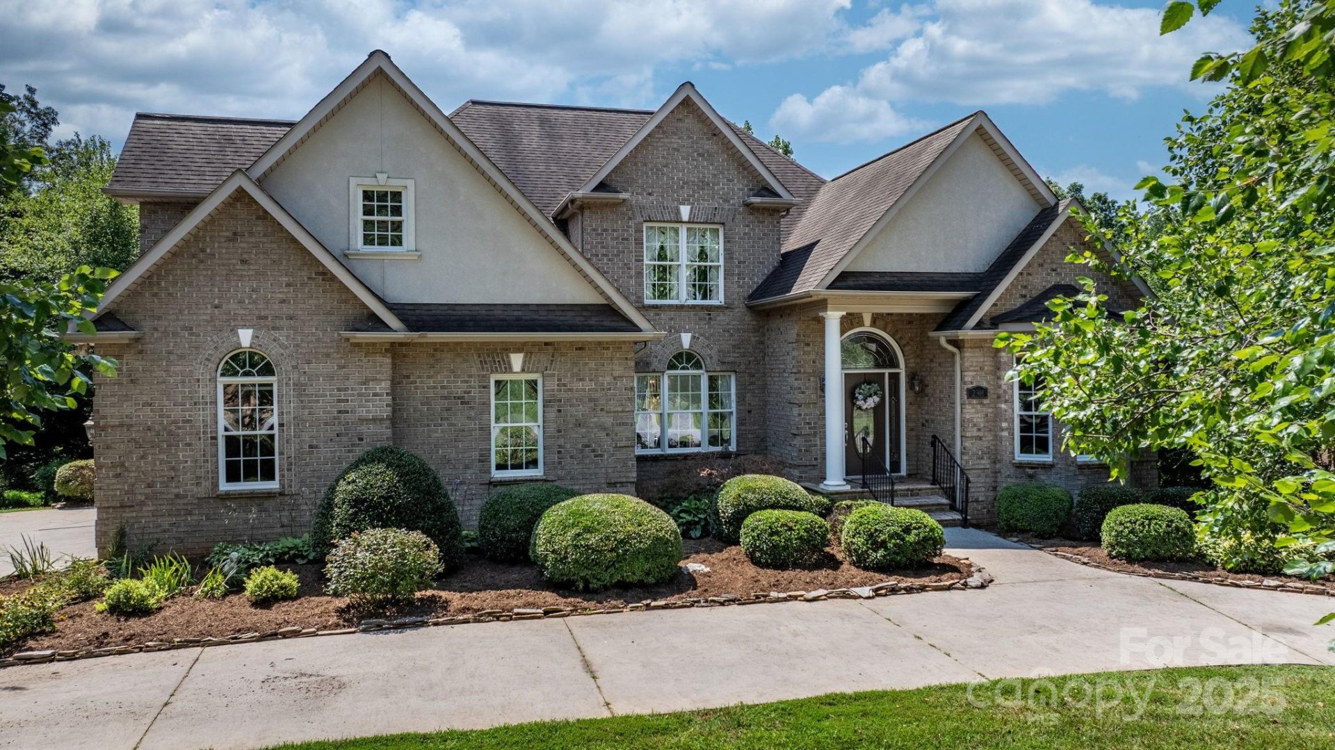 Fairway Farms, Newton Community