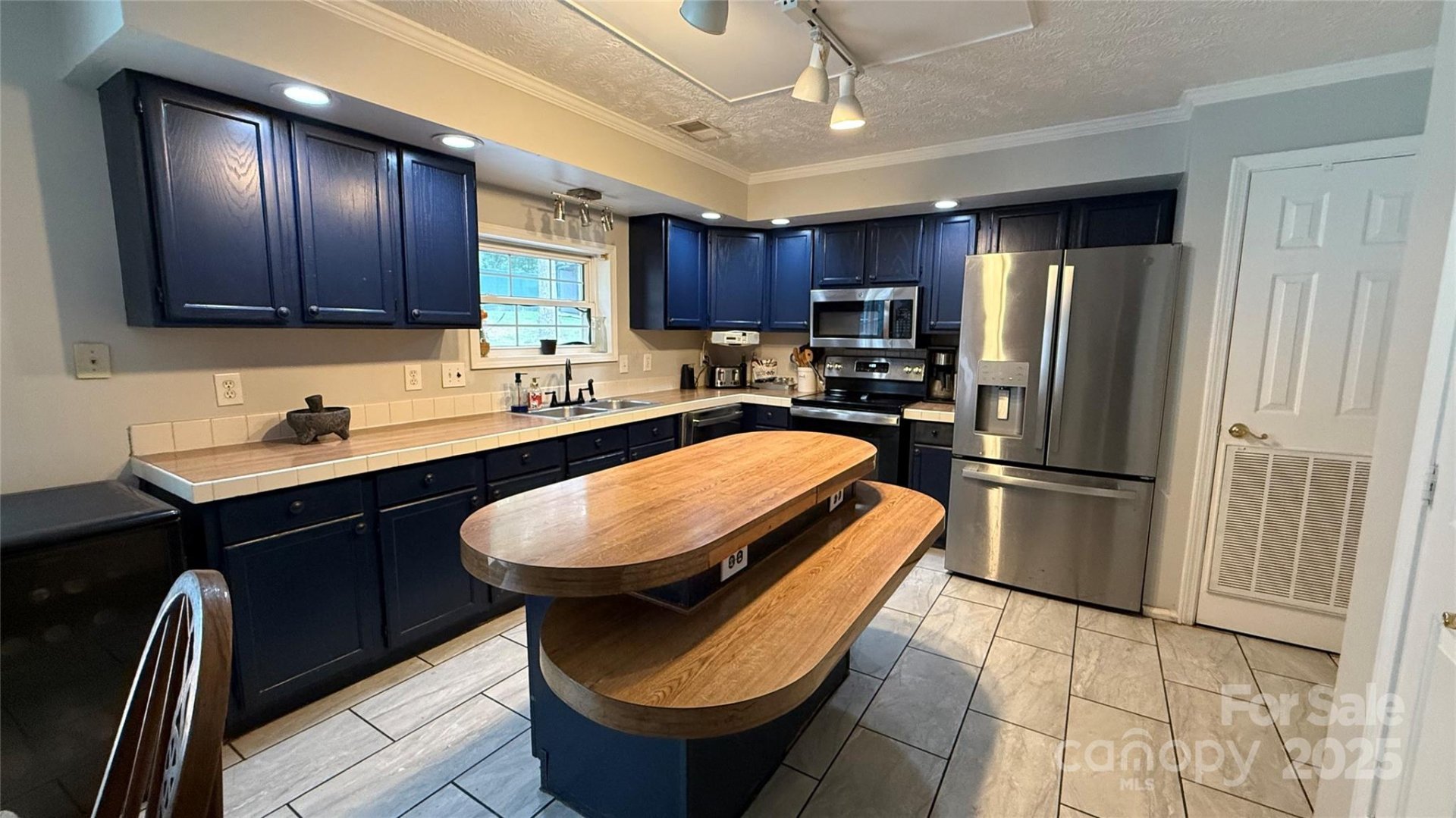 Property image 3 at 805 Edgewater Drive, Belmont, NC 28012