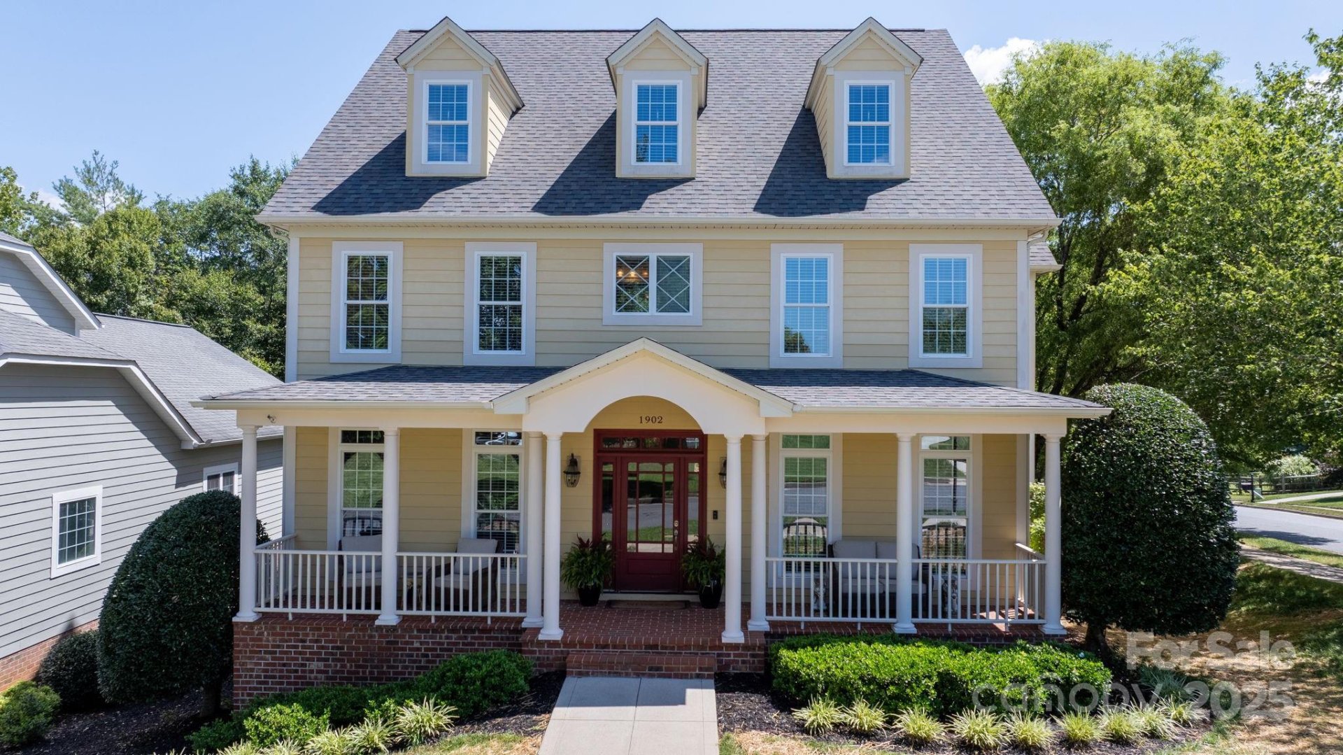 Hutton Estate, Hickory Community
