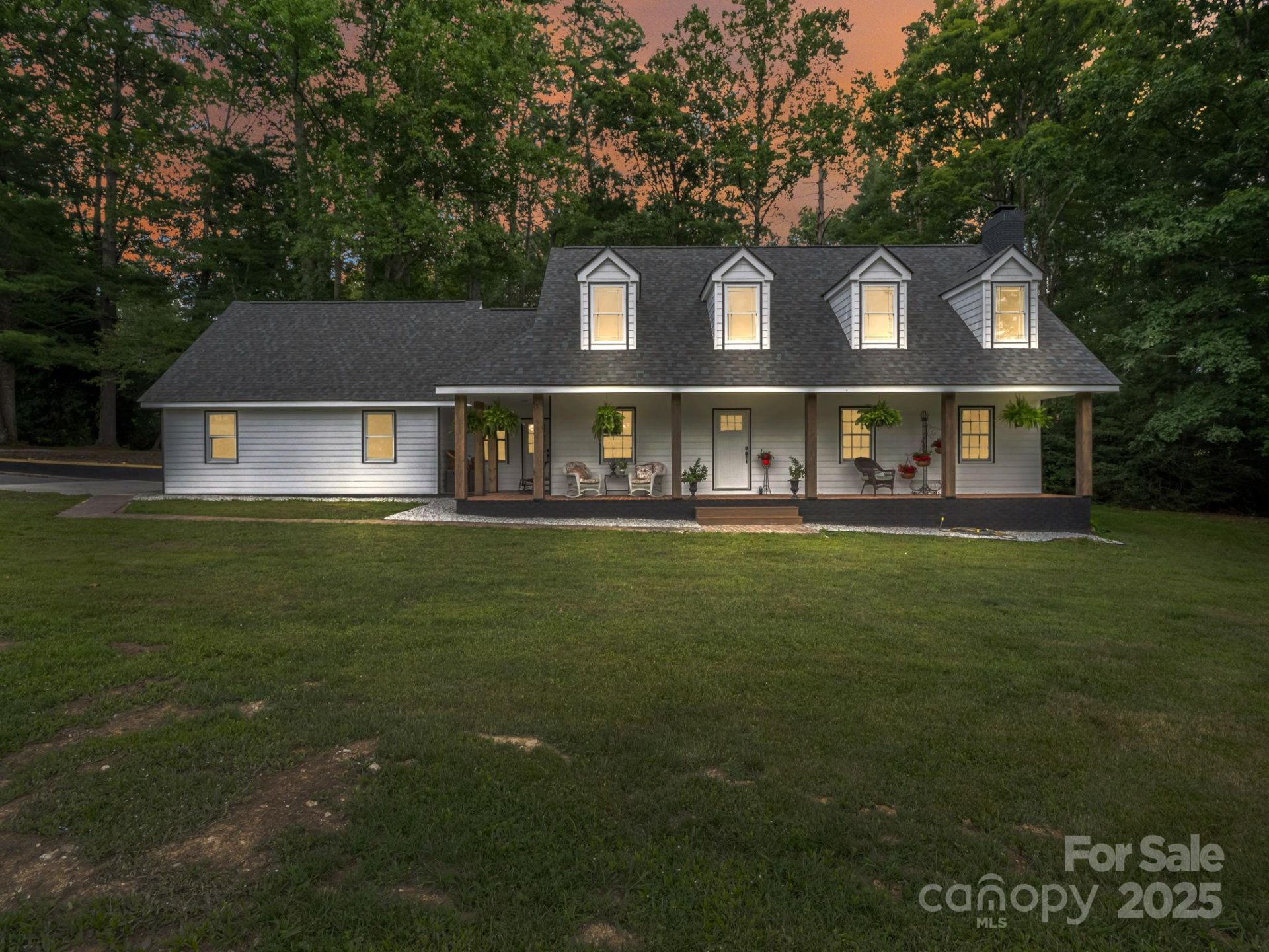 Tamarac, Hendersonville Community