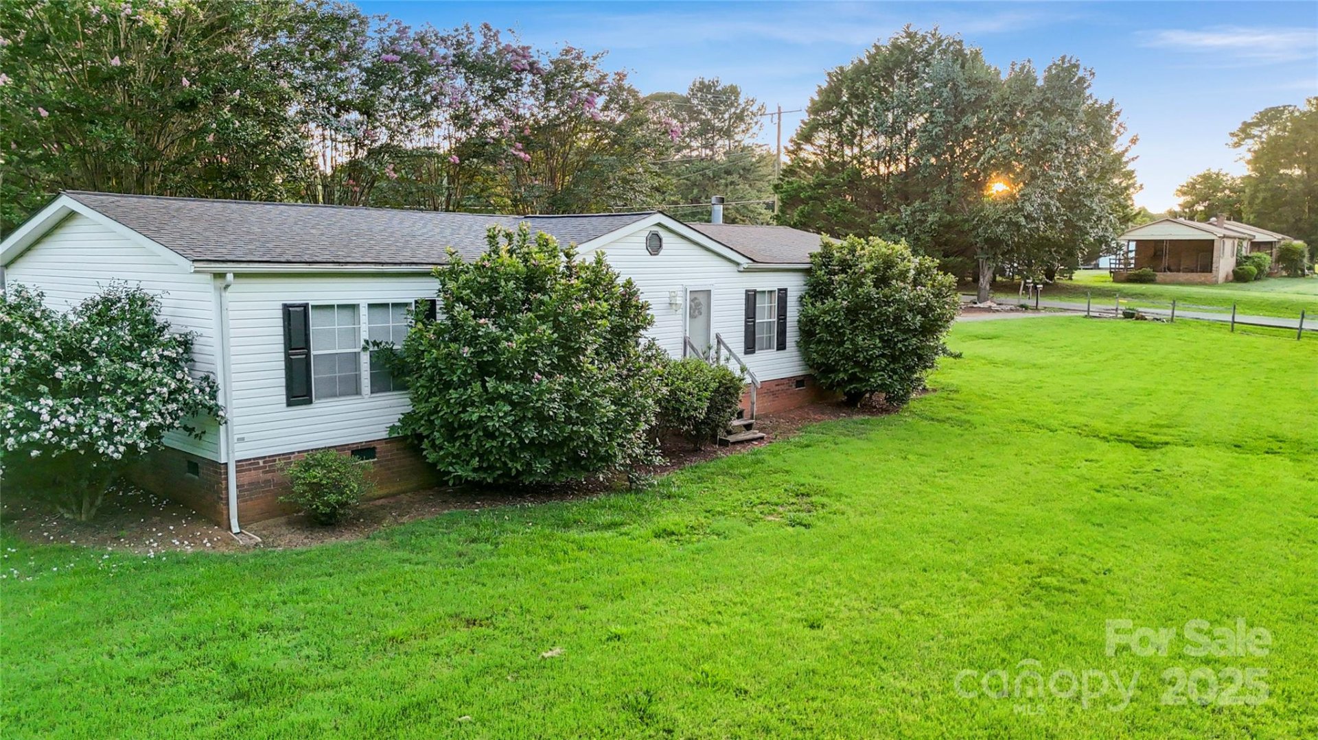 Property image 2 at 35 Little Roundtop Drive, Hiddenite, NC 28636