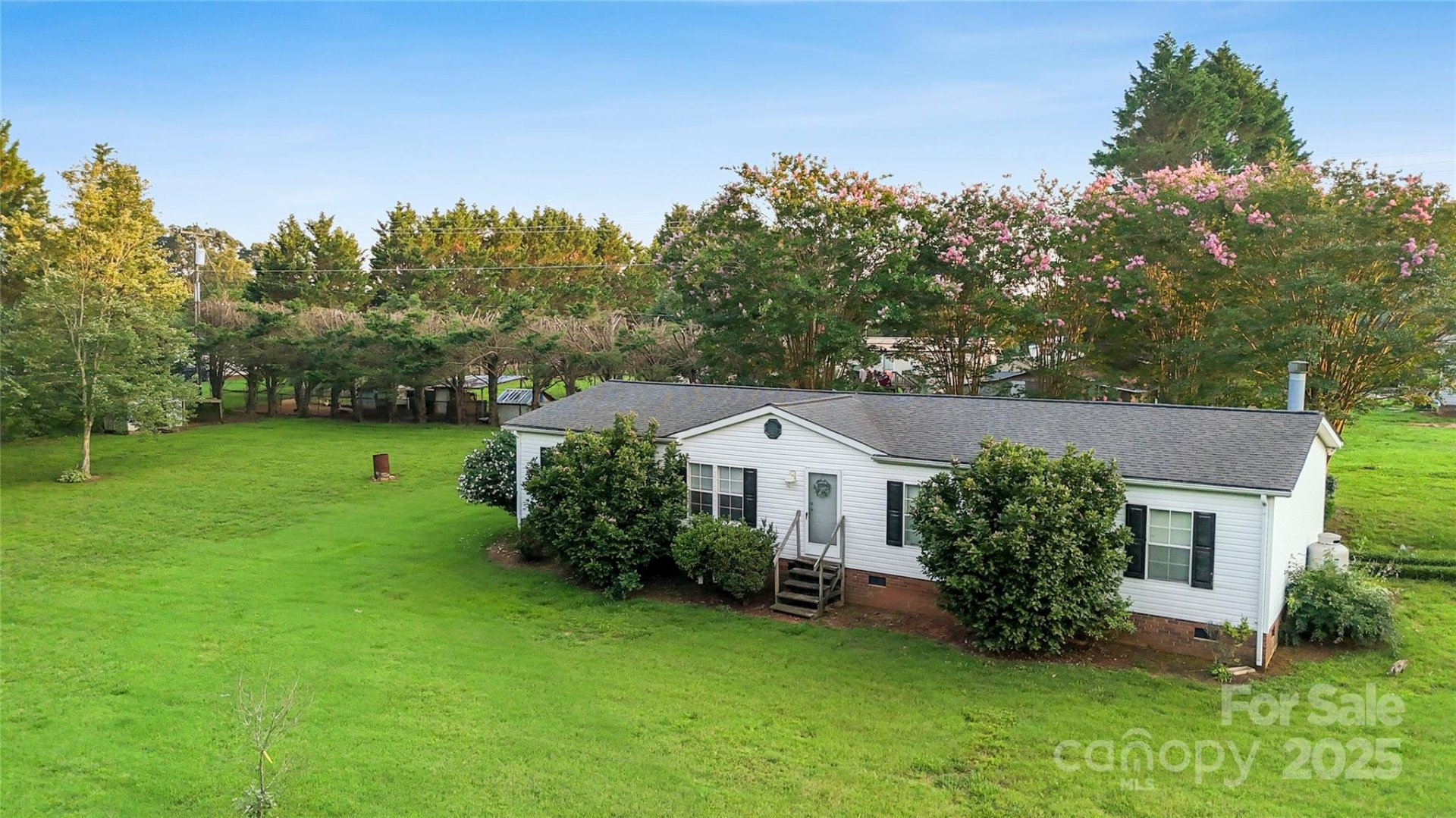 Property image 5 at 35 Little Roundtop Drive, Hiddenite, NC 28636