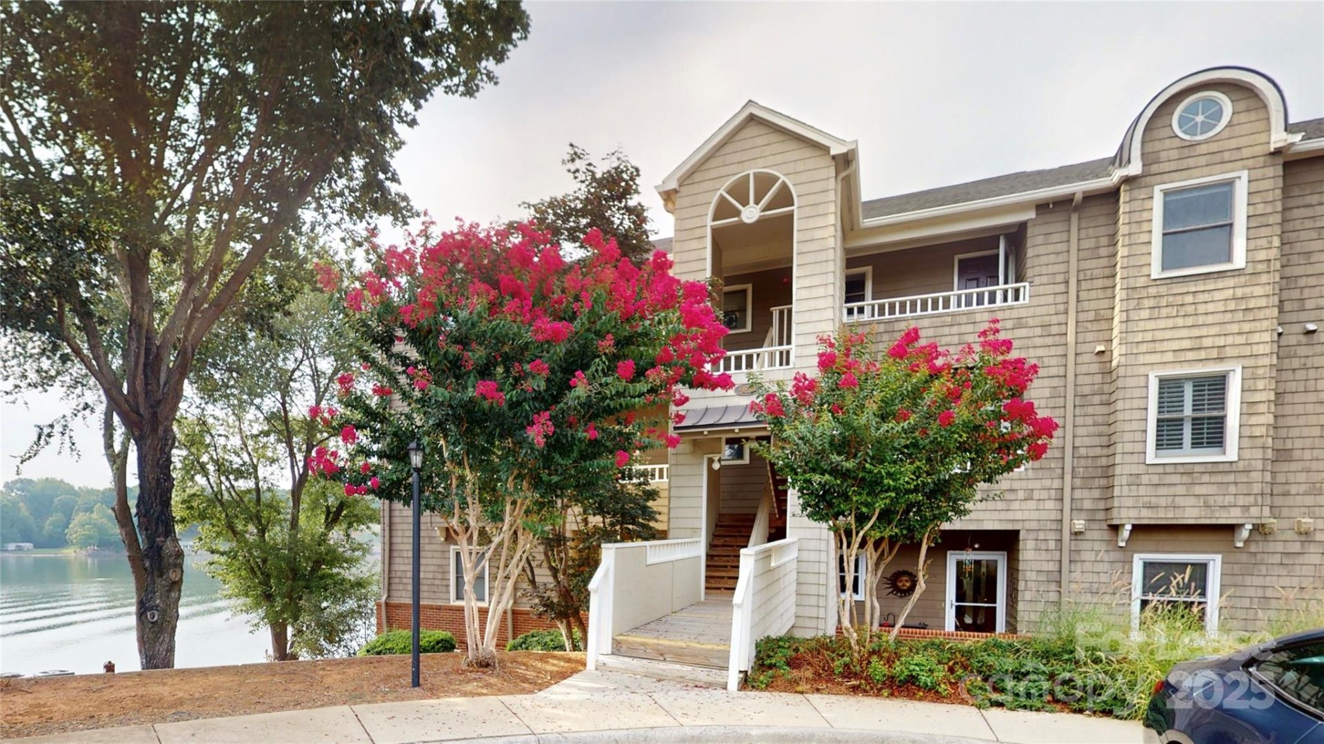 Emerald Point, Charlotte Community