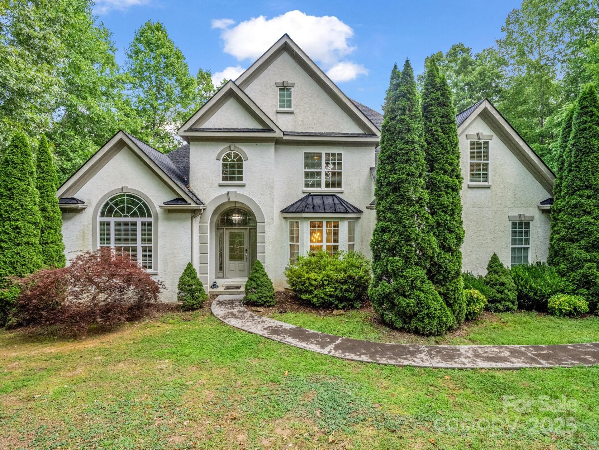 Rock Creek, Zirconia Community