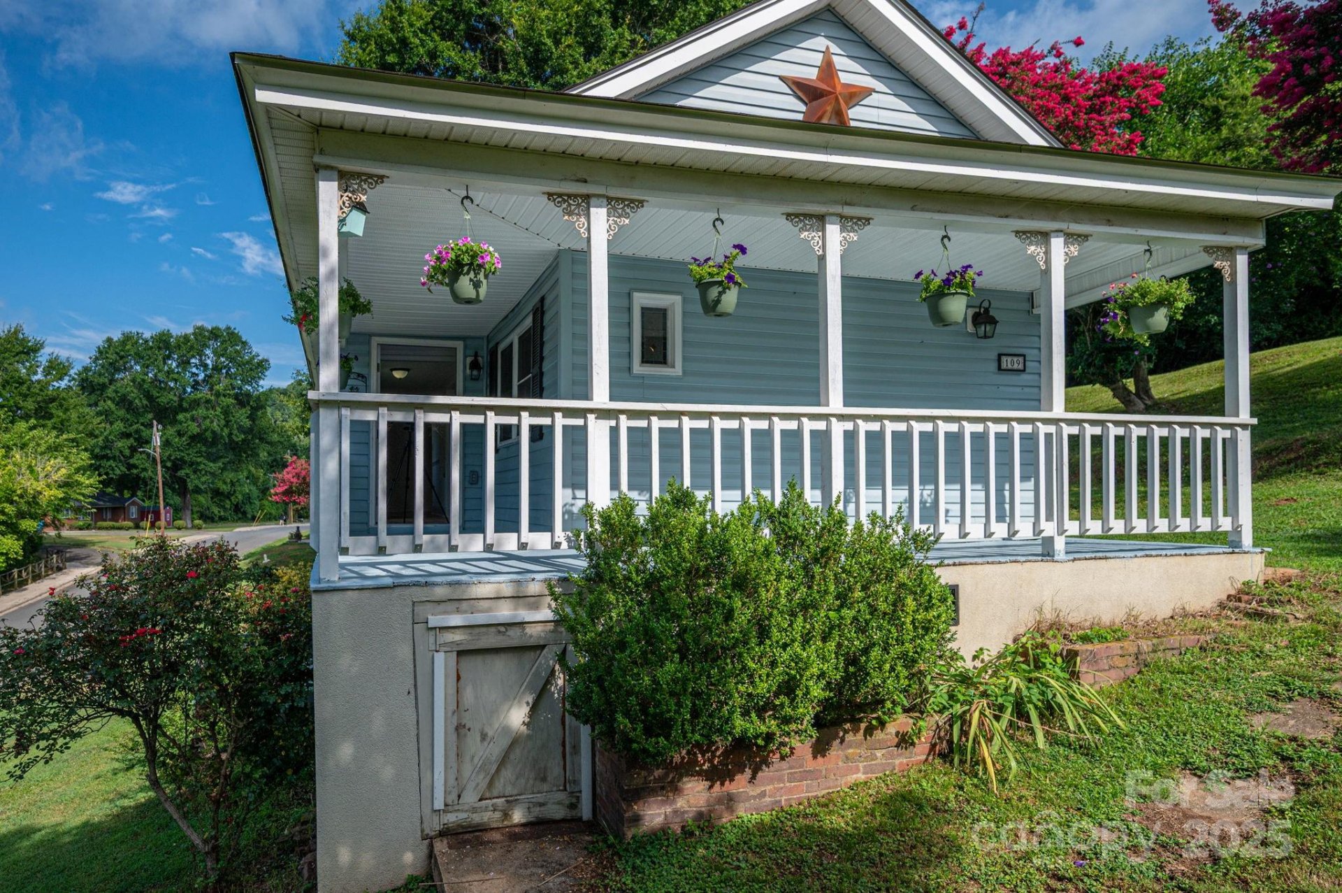 Property image 2 at 109 Riverside Drive, Cramerton, NC 28032