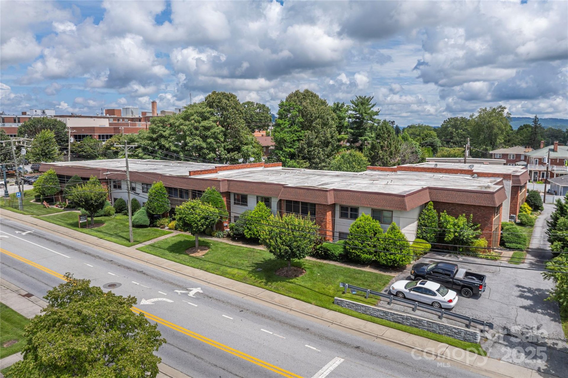 Property image 1 at 427 6th Avenue, Hendersonville, NC 28739