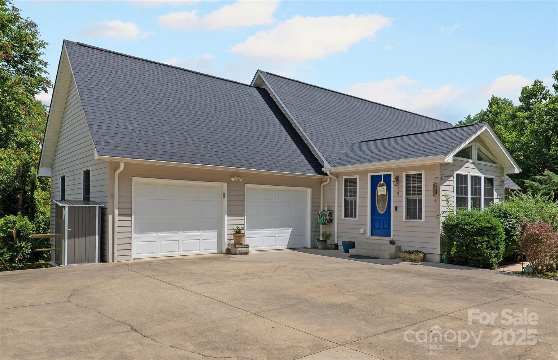 15 Willow Knolls Drive