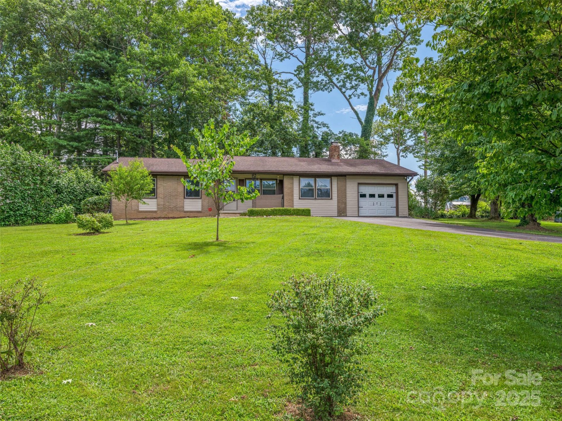 Property image 3 at 131 Maywood Road, Hendersonville, NC 28792