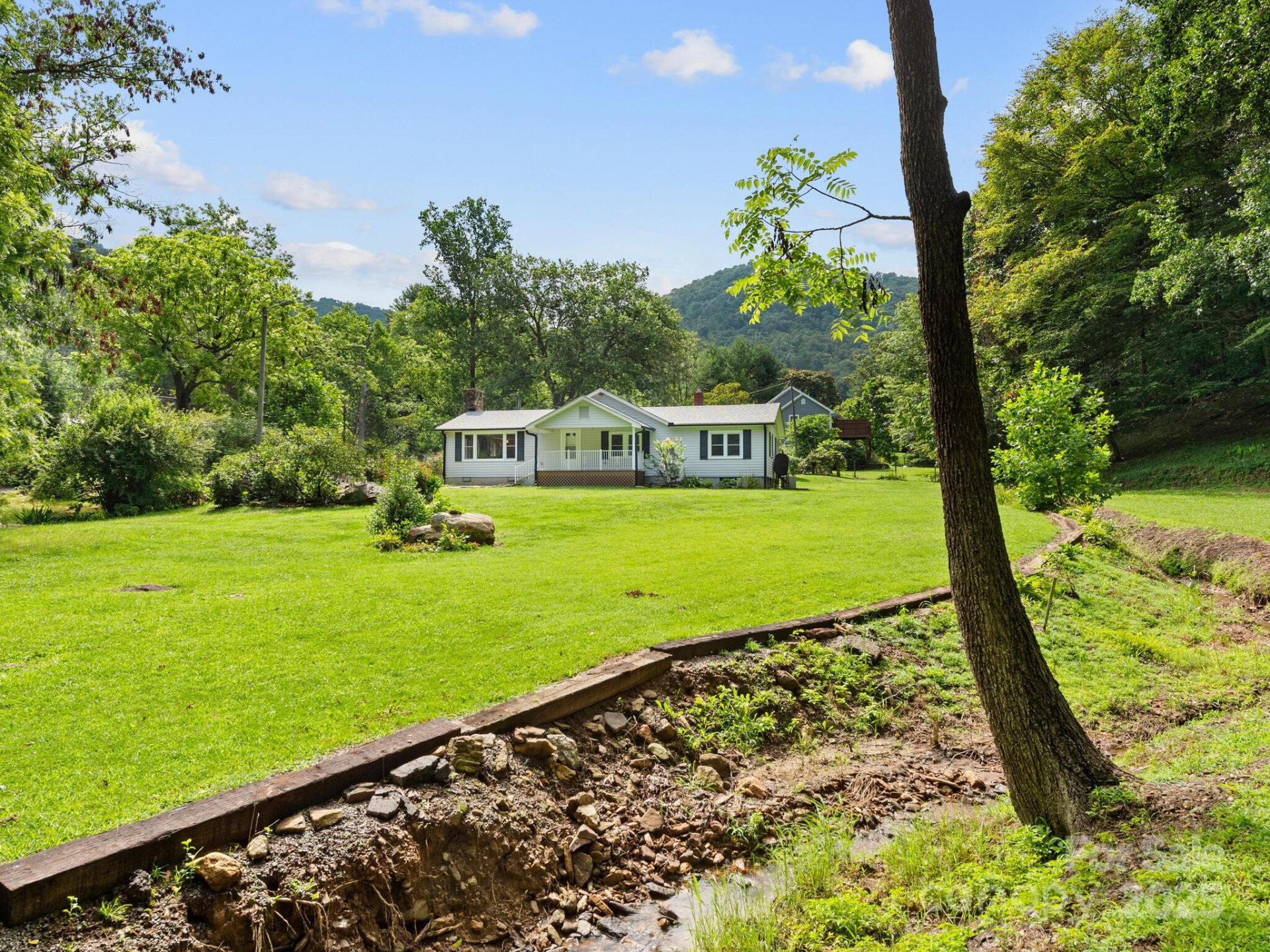 Property image 4 at 91 Rice Branch Road, Asheville, NC 28804