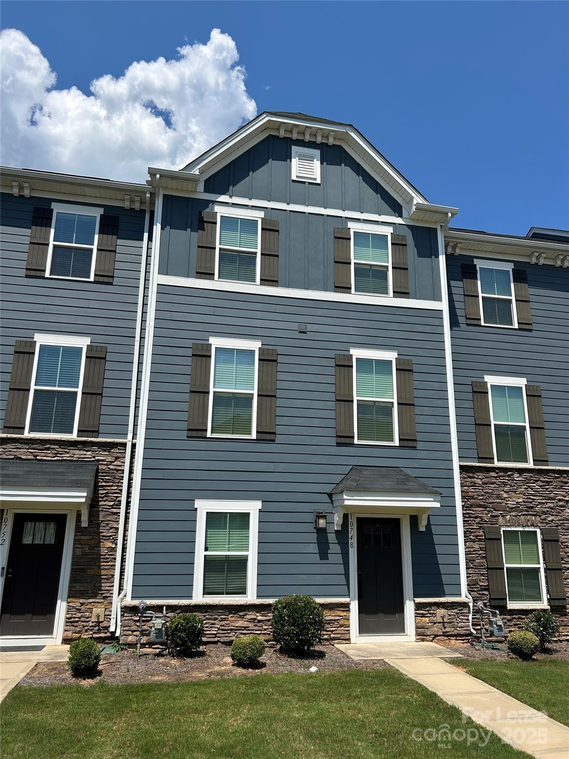 Property image 1 at 10748 Overlook Mountain Drive, Charlotte, NC 28216