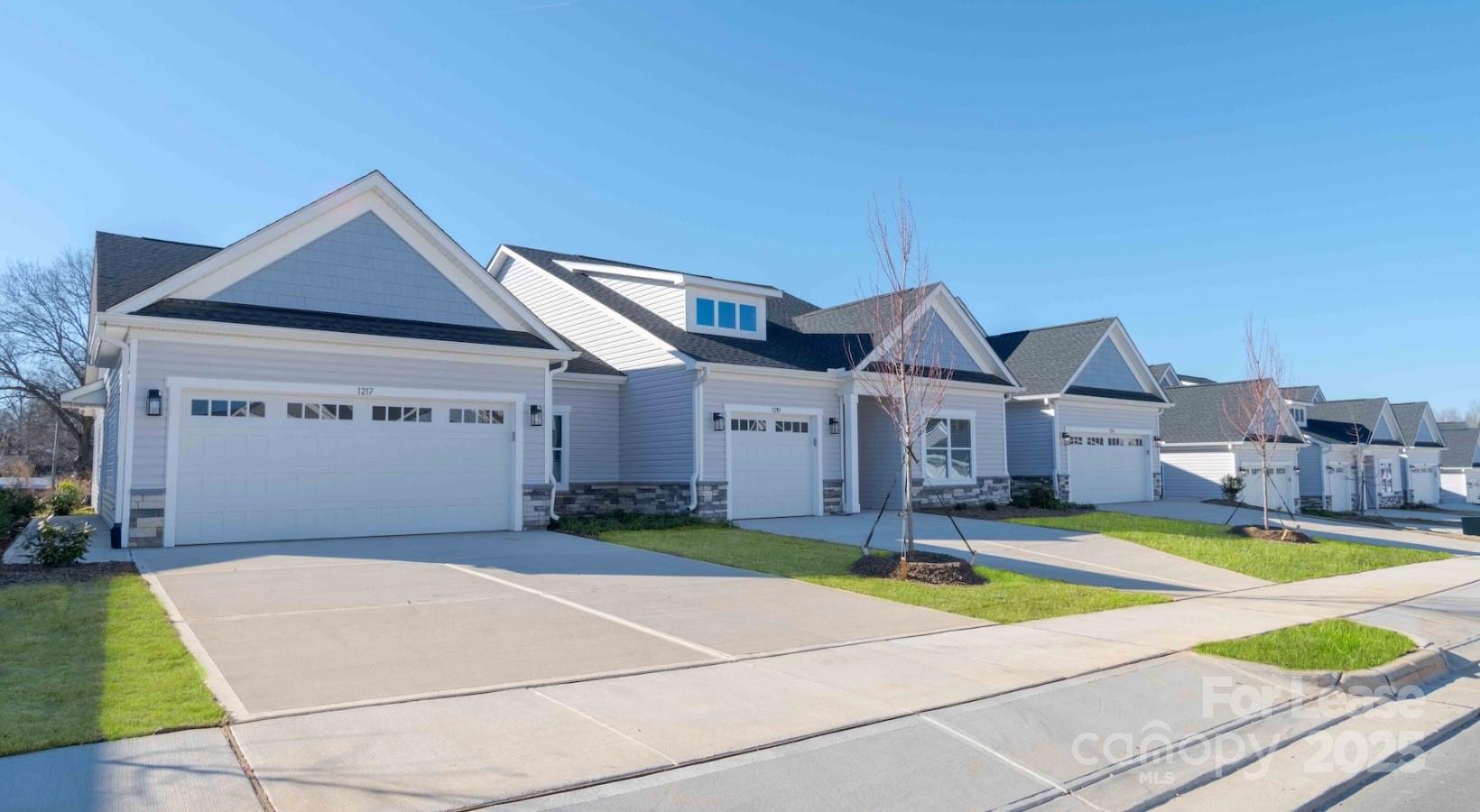 River Rock, Dallas Community