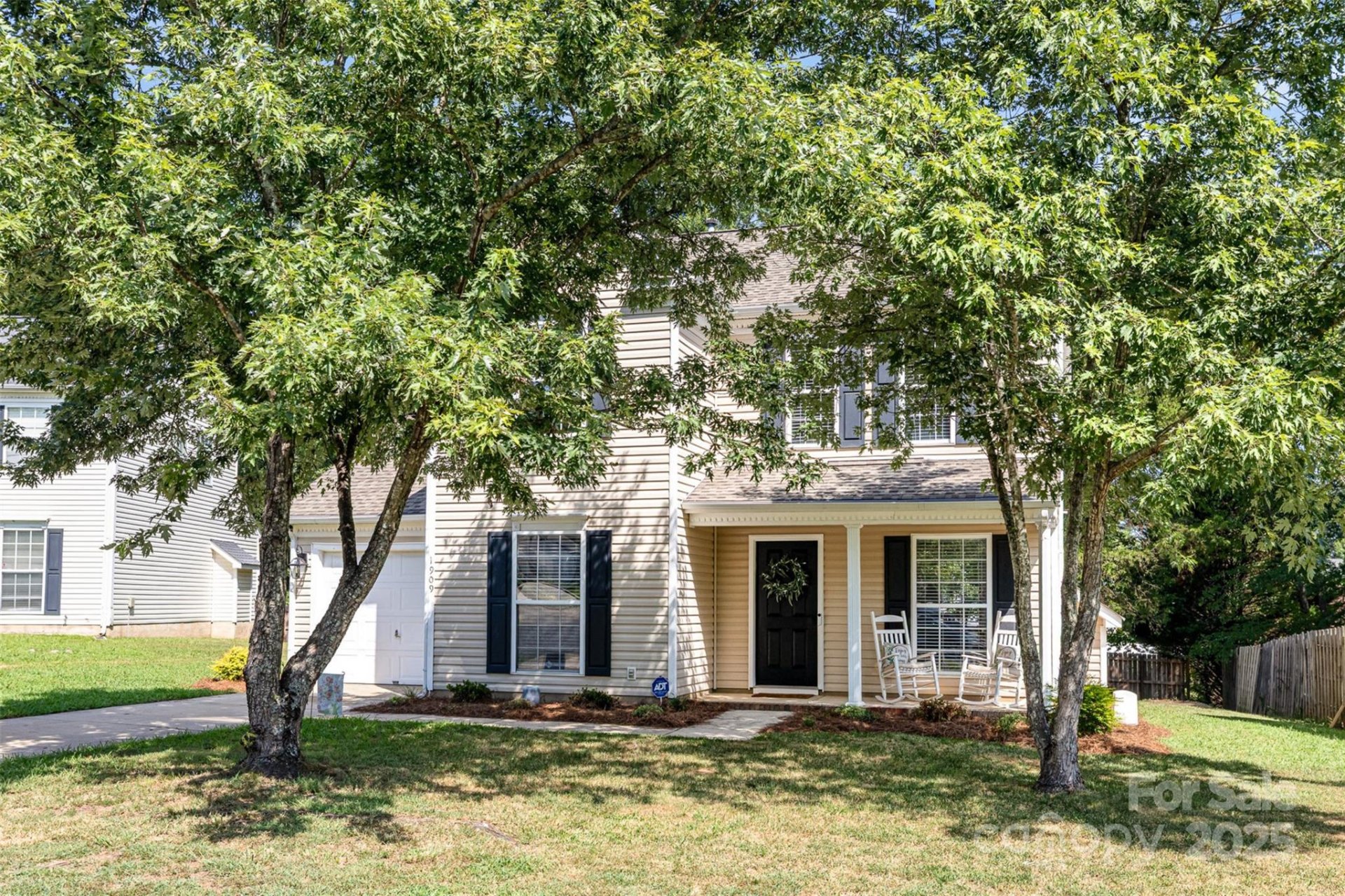 Property at 1909 Safflower Circle, Charlotte, NC 28262