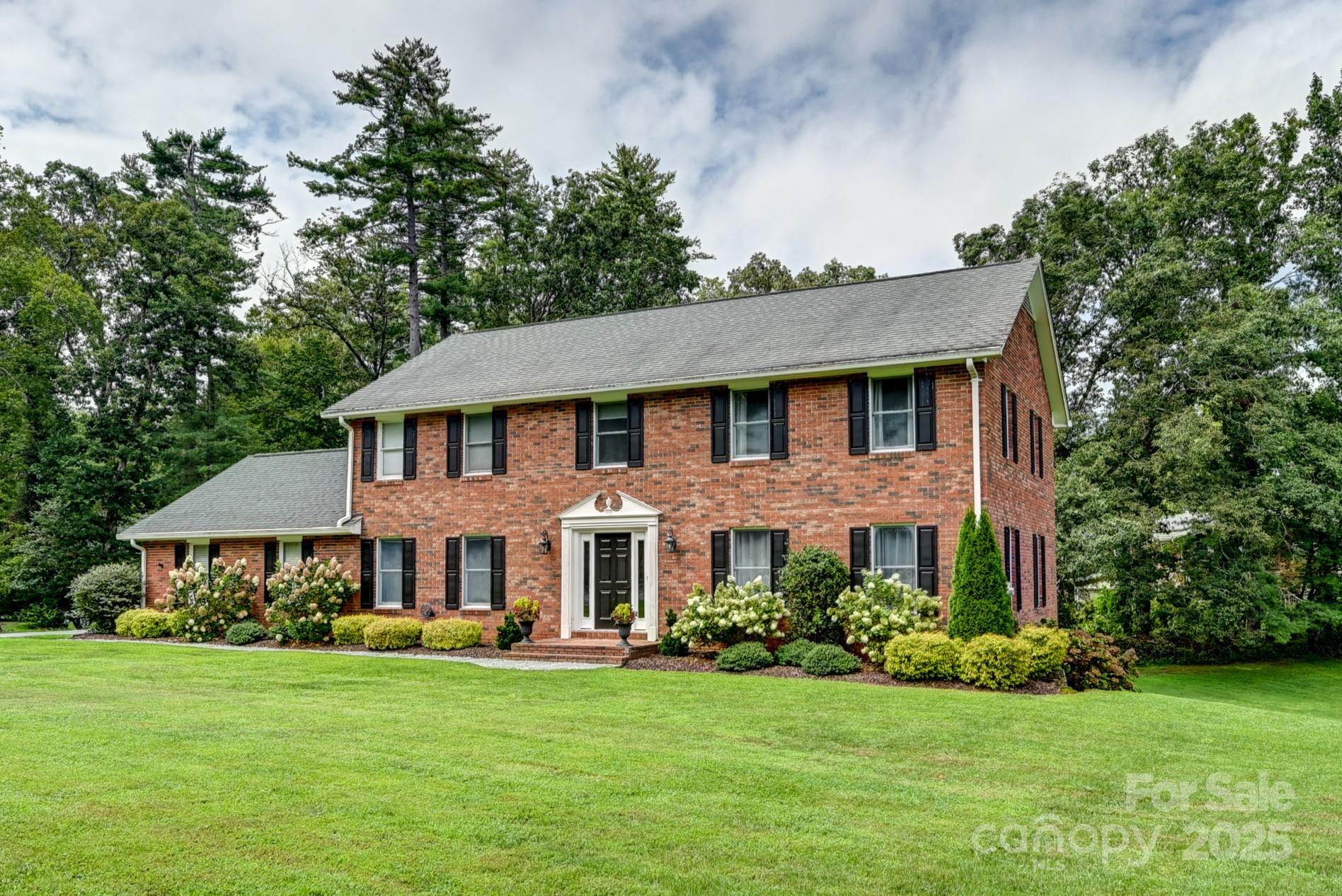 Property image 3 at 507 Fenwick Court, Hendersonville, NC 28739