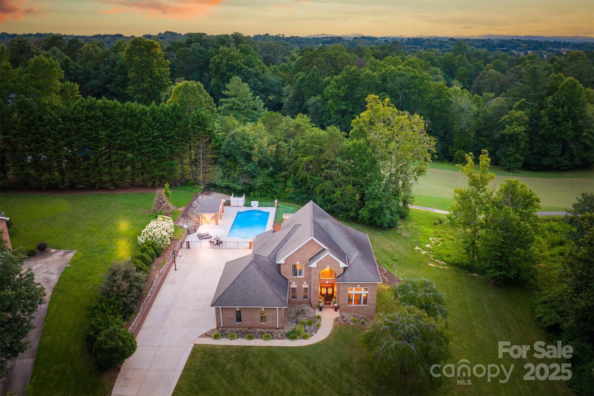 4137 Pinecrest Drive