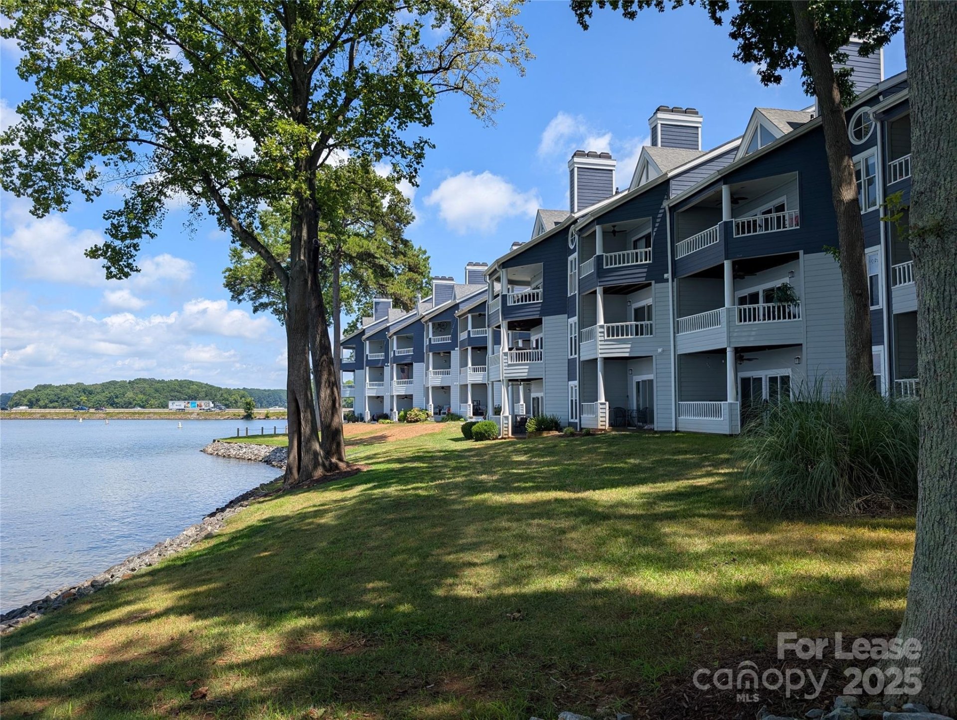 Edgewater, Davidson Community