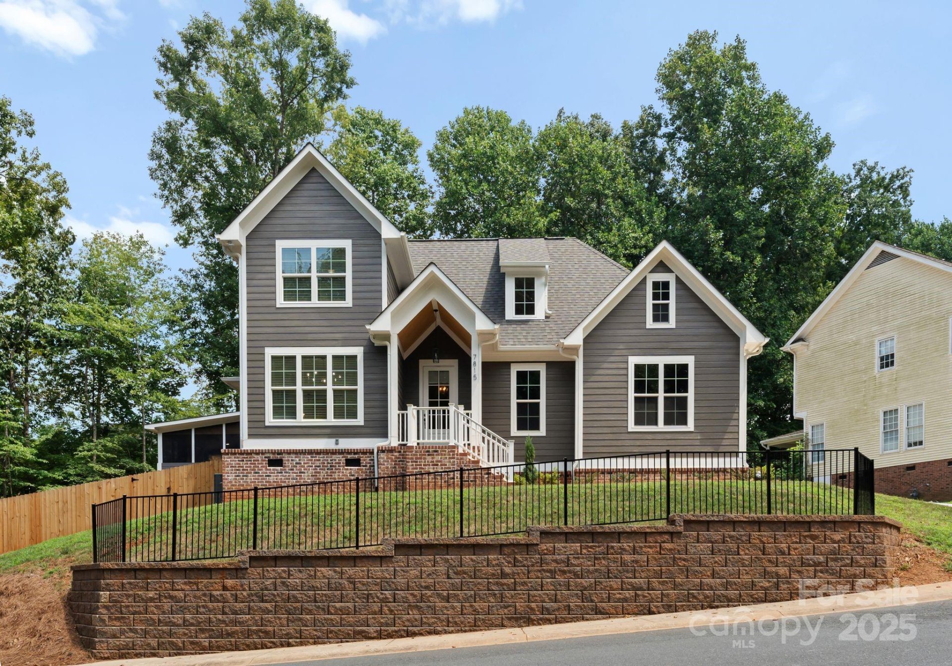 7815 Red Oaks Trail