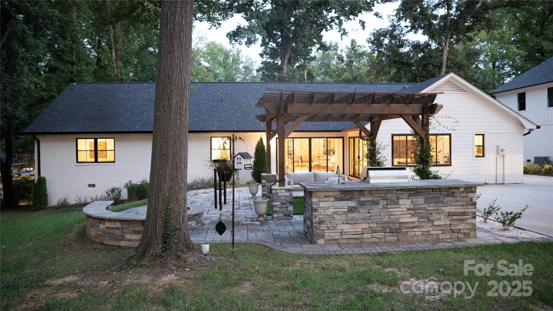 Property image 3 at 1118 Crestbrook Drive, Charlotte, NC 28211