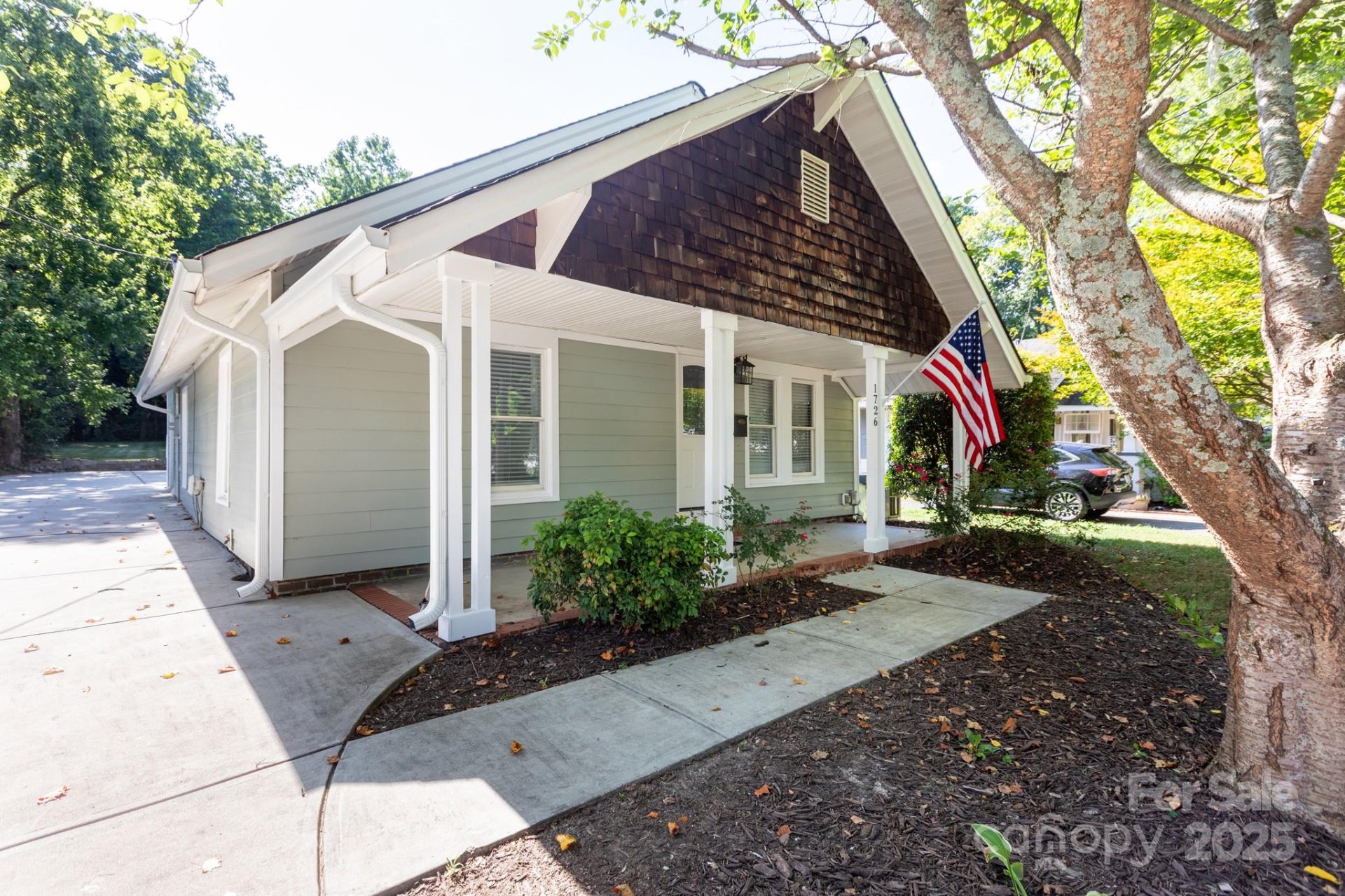 Property image 1 at 1726 Medford Drive, Charlotte, NC 28205