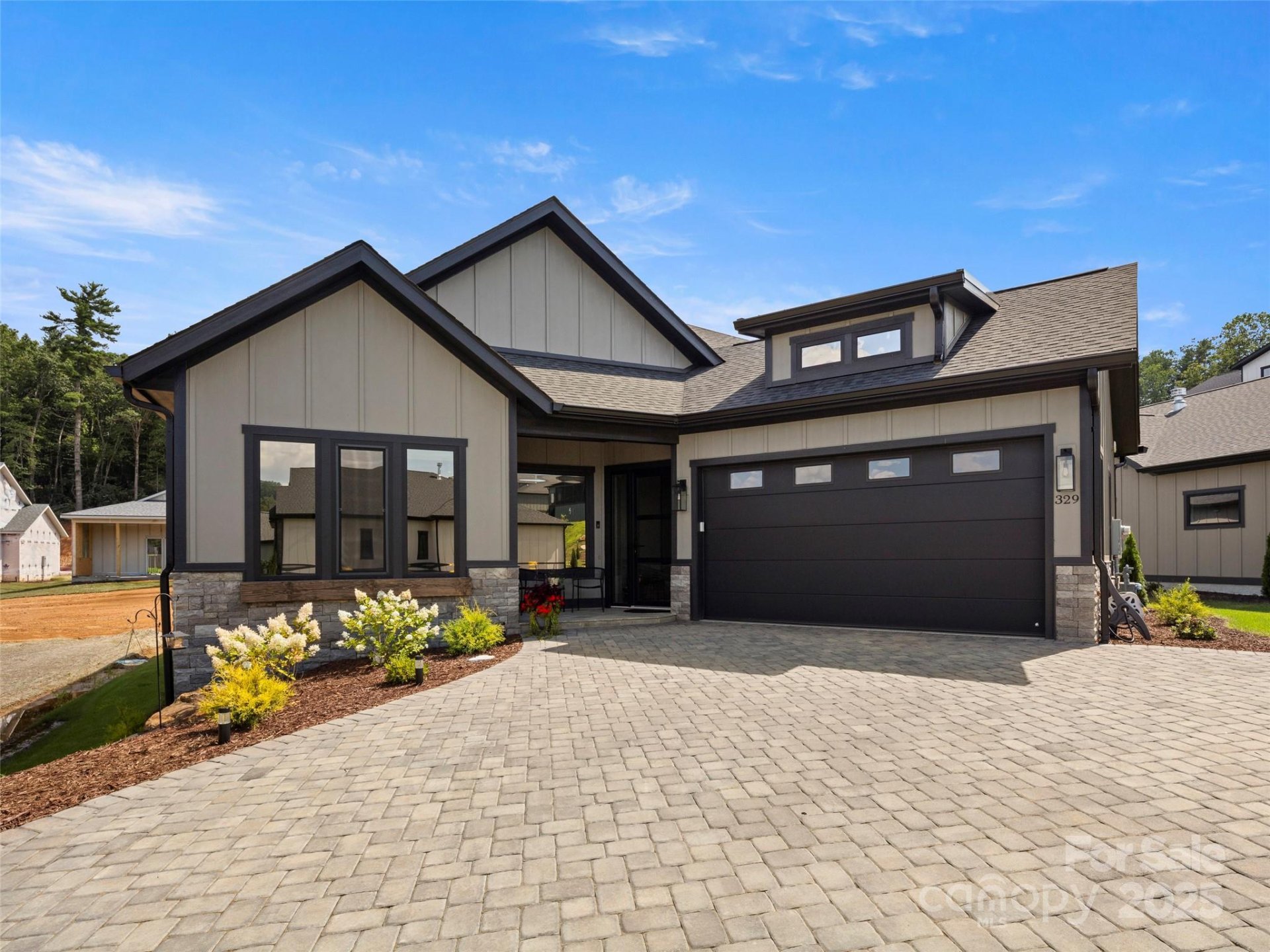 Victoria Hills, Arden Community
