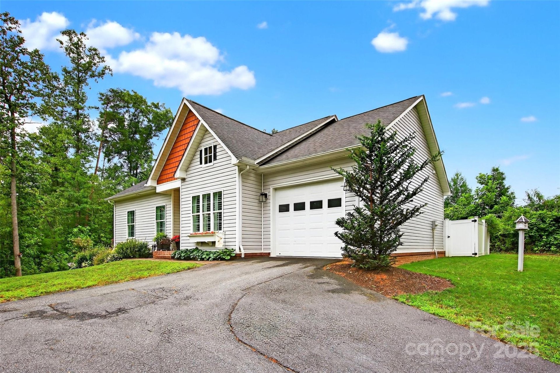 The Oaks at Hunters Ridge, Morganton Community