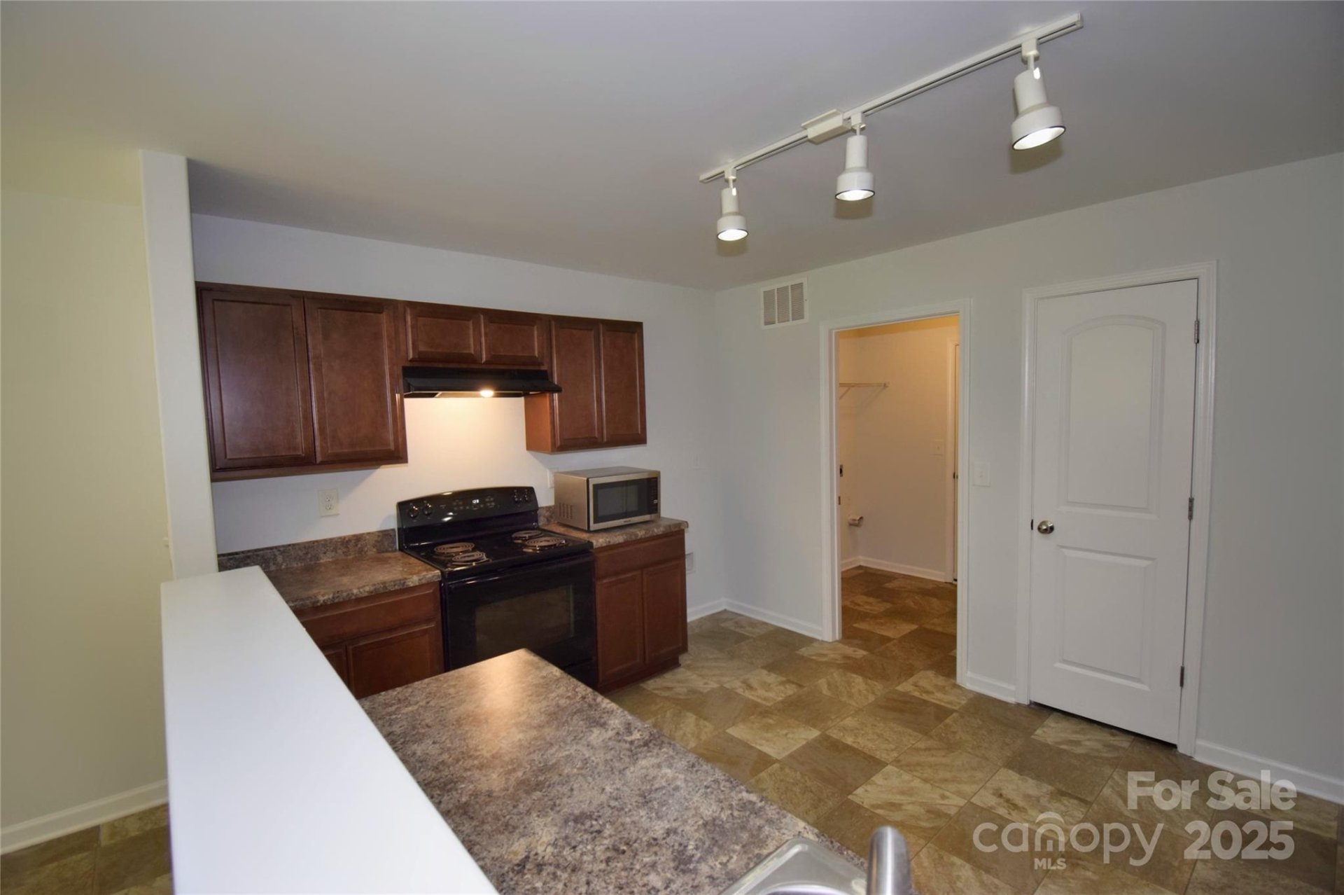 Property image 2 at 9721 Castle Terrace Court, Charlotte, NC 28215
