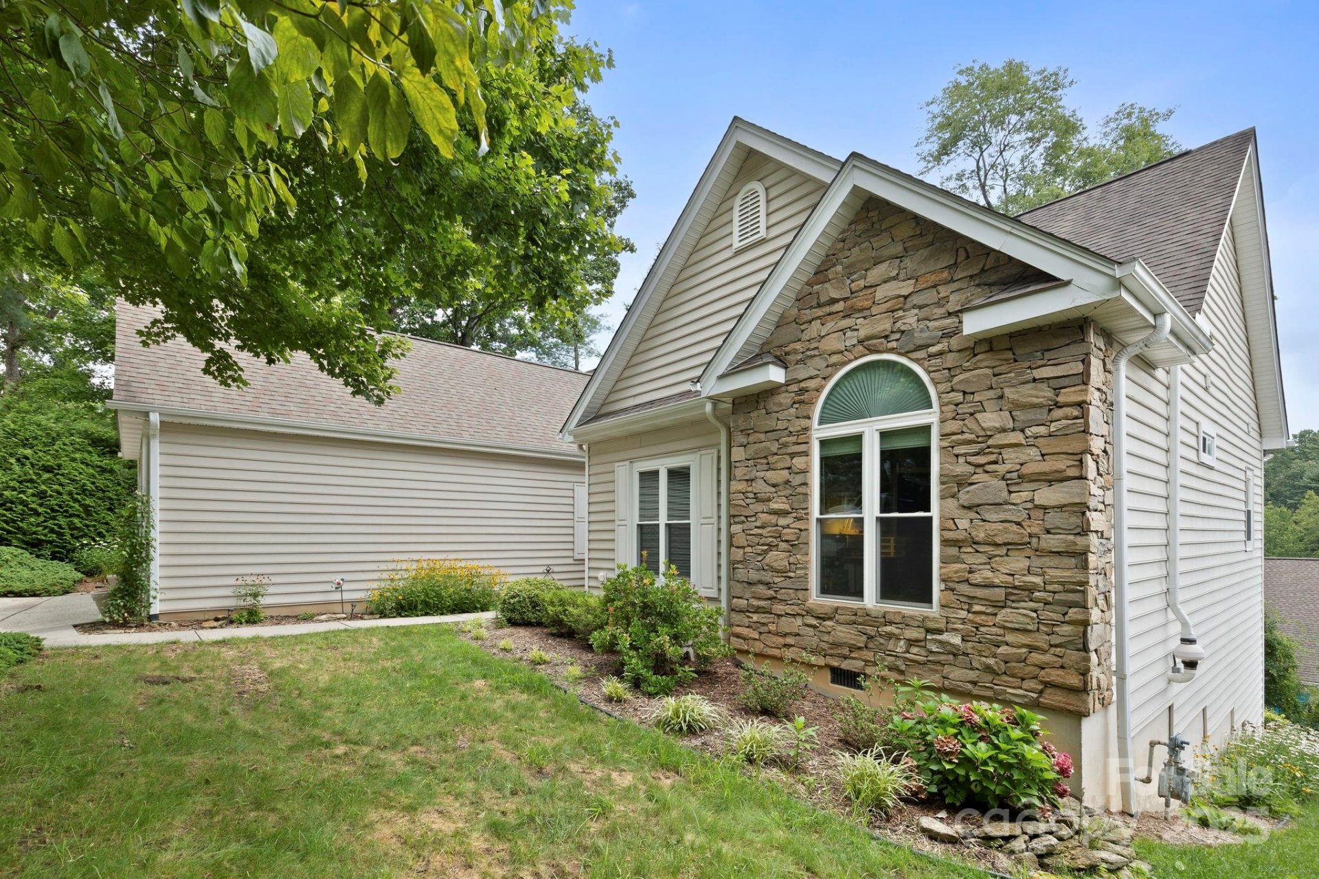 Property image 3 at 3000 Middleton Way Court, Hendersonville, NC 28791