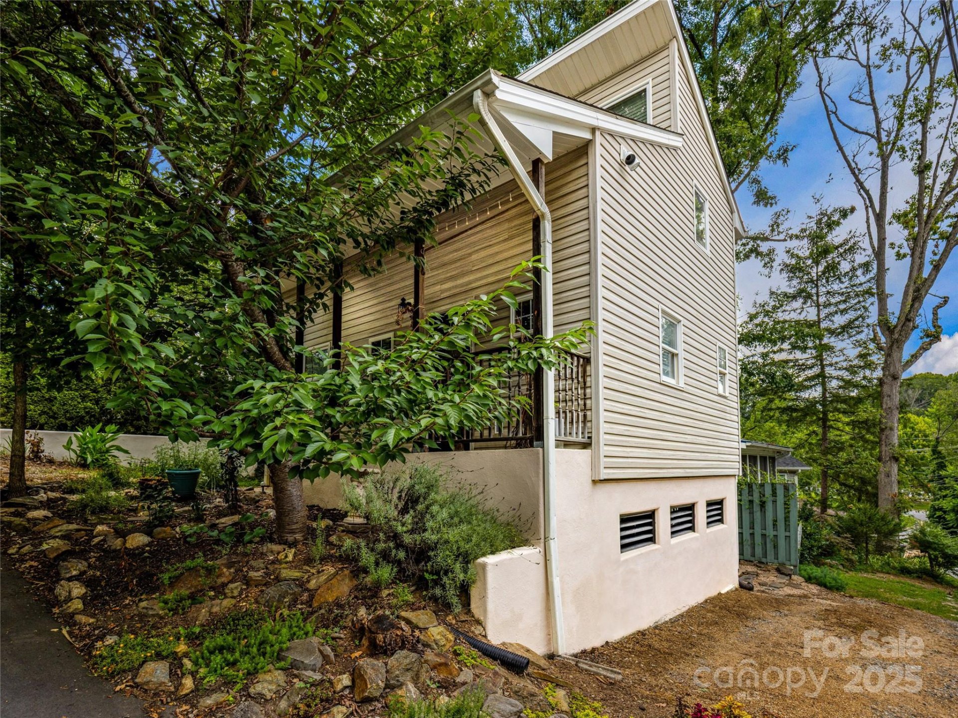 Property image 3 at 11 Pinewood Road, Asheville, NC 28805