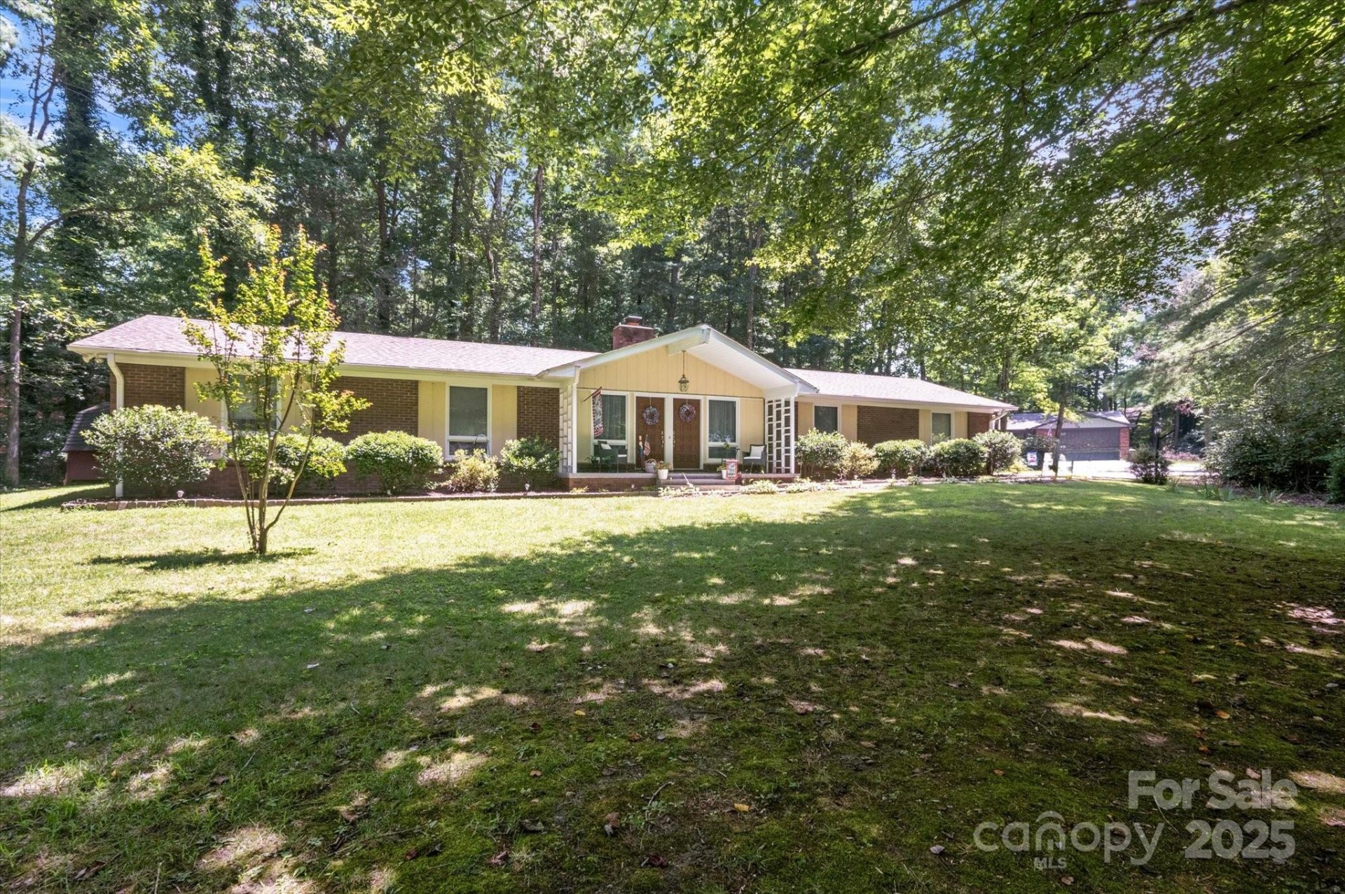 106 E Laurel Lane
