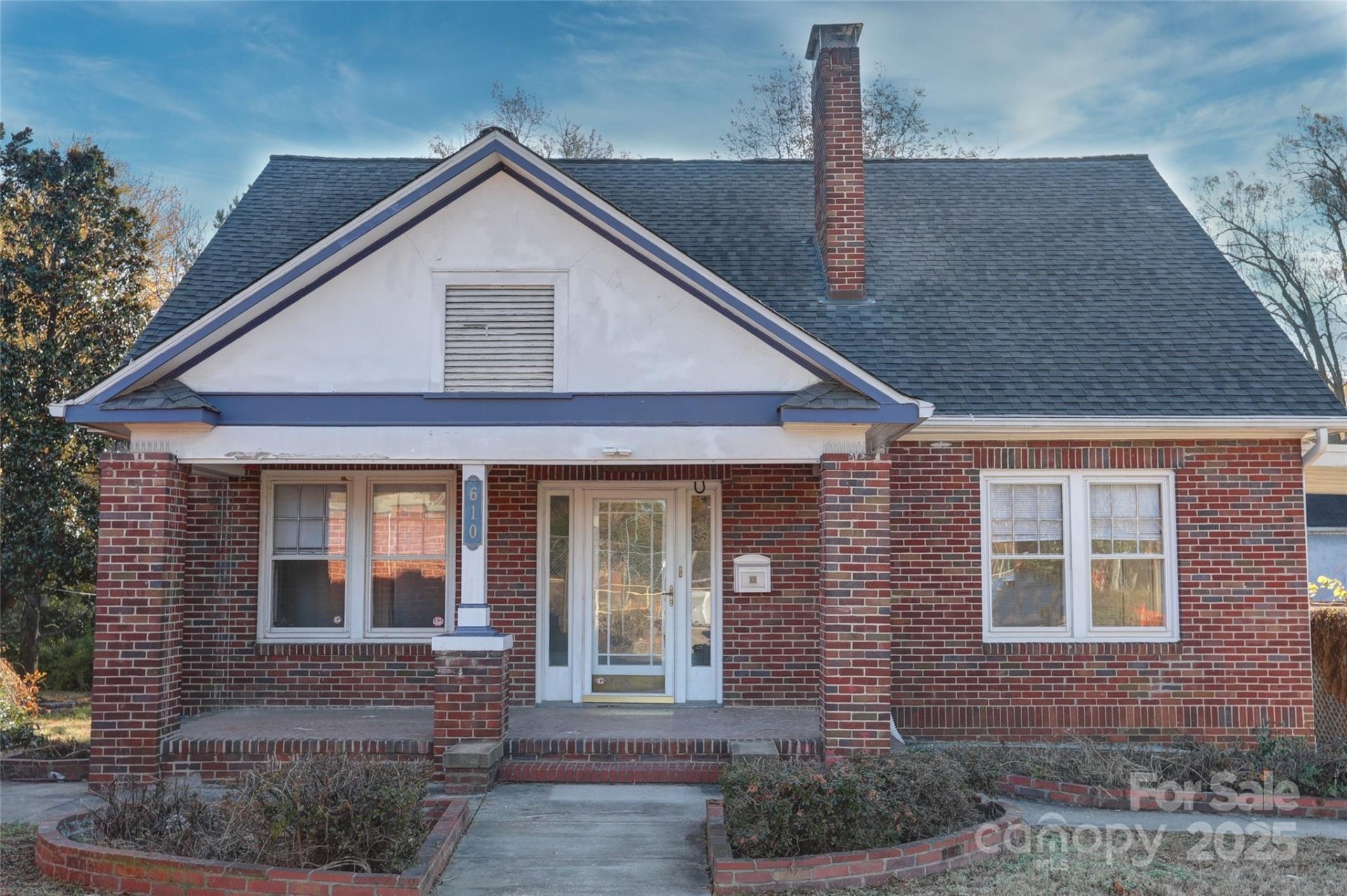 610 Hawthorne Lane